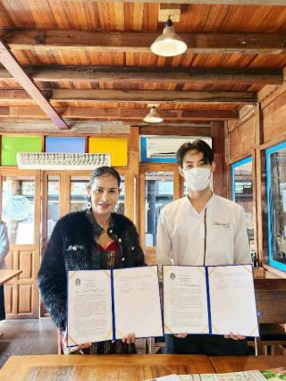 โปรแกรมวิชาออกแบบผลิตภัณฑ์และกราฟิก บันทึกข้อตกลง (MOU) กับบริษัทปลูกผักเพราะรักแม่ สำนักงานใหญ่ (โอ้กะจู๋) จังหวัดเชียงใหม่