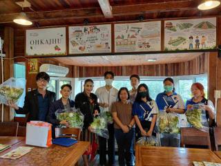 โปรแกรมวิชาออกแบบผลิตภัณฑ์และกราฟิก บันทึกข้อตกลง (MOU) กับบริษัทปลูกผักเพราะรักแม่ สำนักงานใหญ่ (โอ้กะจู๋) จังหวัดเชียงใหม่