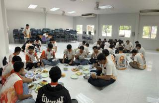 9. กิจกรรมอบรมคุณธรรมและทำบุญโปรแกรมวิชาเทคโนโลยีวิศวกรรมไฟฟ้า