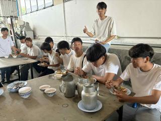 42. กิจกรรมอบรมคุณธรรมและทำบุญโปรแกรมวิชาเทคโนโลยีวิศวกรรมไฟฟ้า