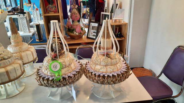 2. โปรแกรมวิชาออกแบบผลิตภัณฑ์และกราฟิก ชนะรางวัลที่ 1 พานไหว้ครูประเภทความคิดสร้างสรรค์