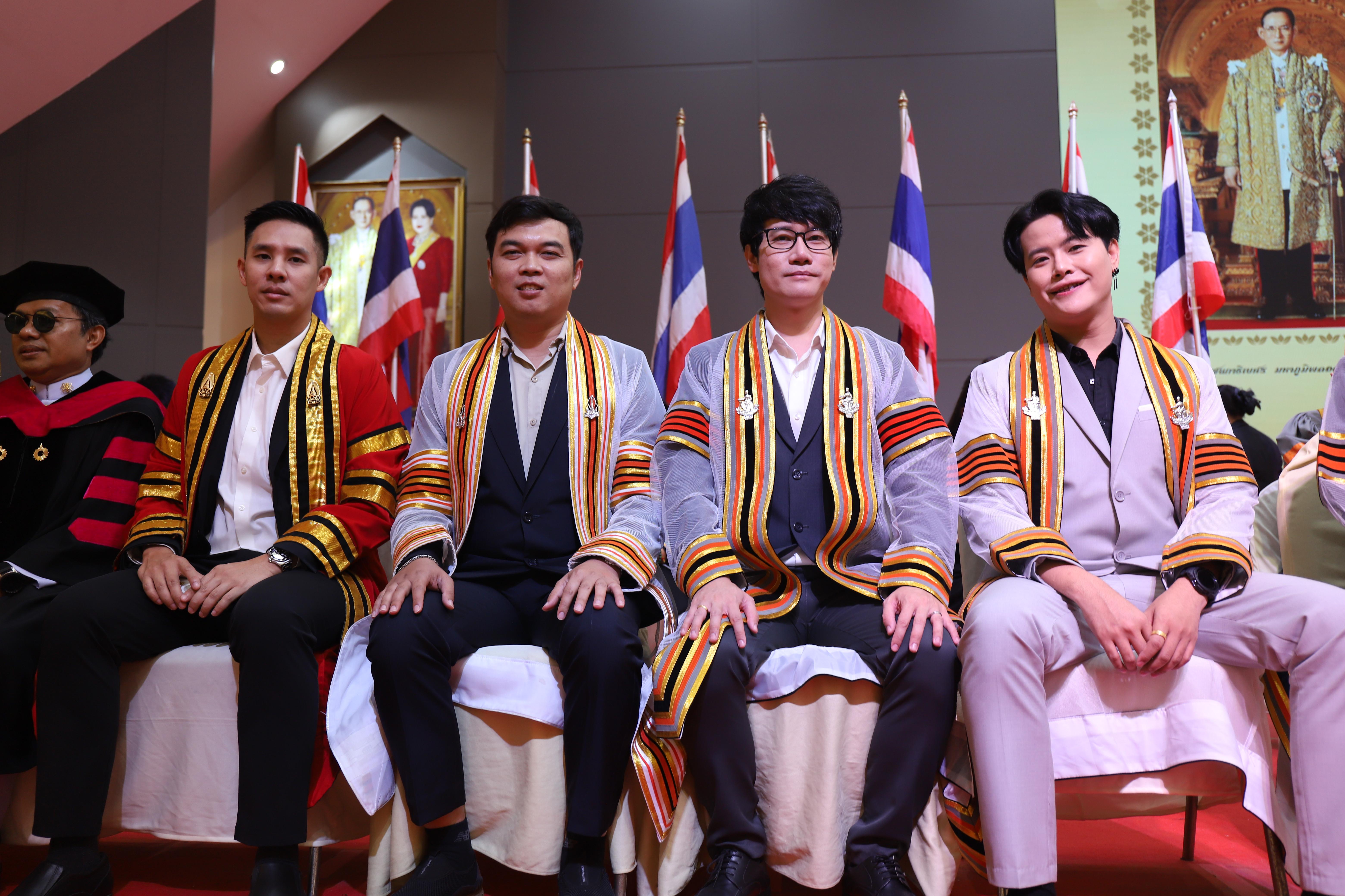 56. พิธีรับและประดับเข็มตราพระราชลัญจกร