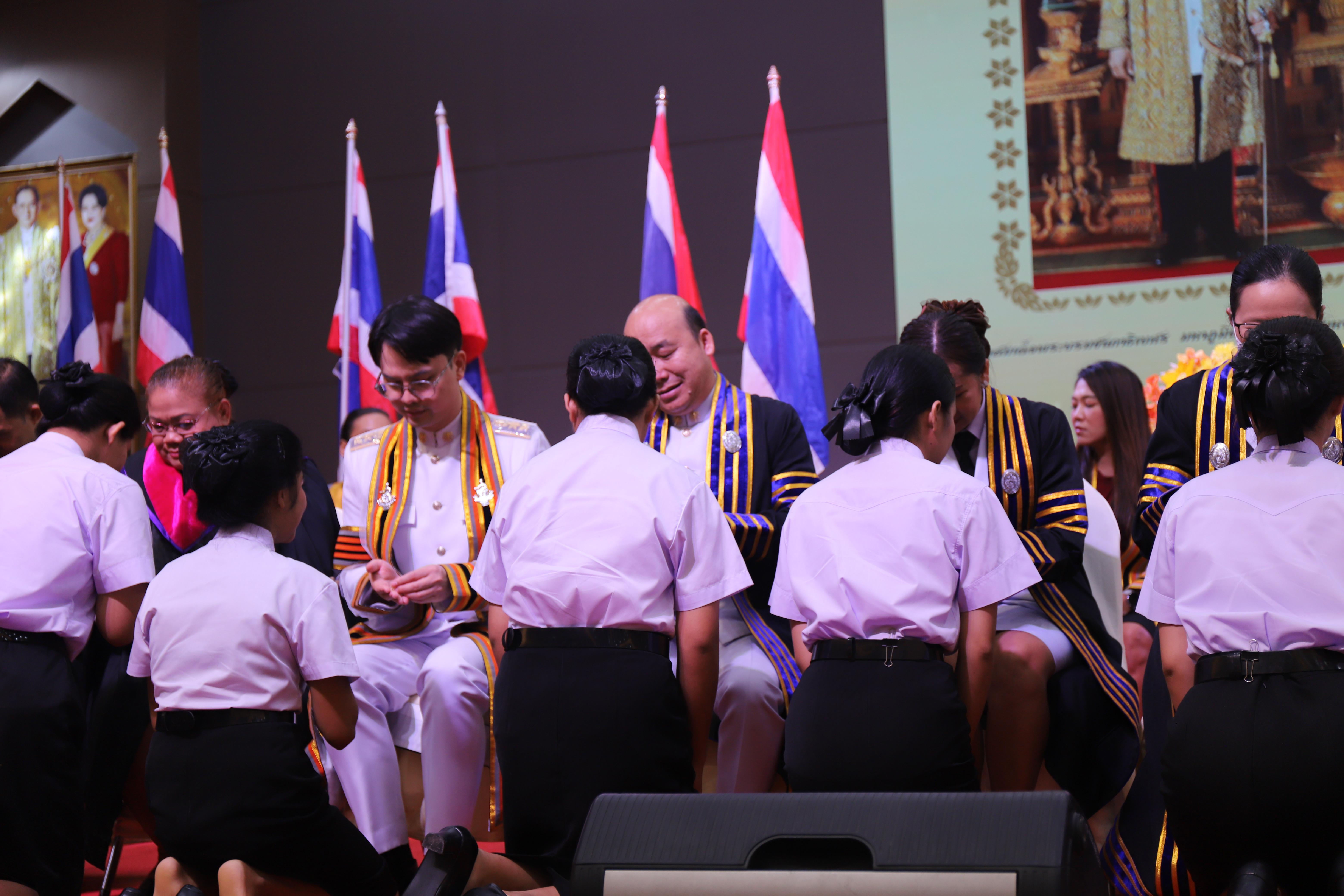 70. พิธีรับและประดับเข็มตราพระราชลัญจกร
