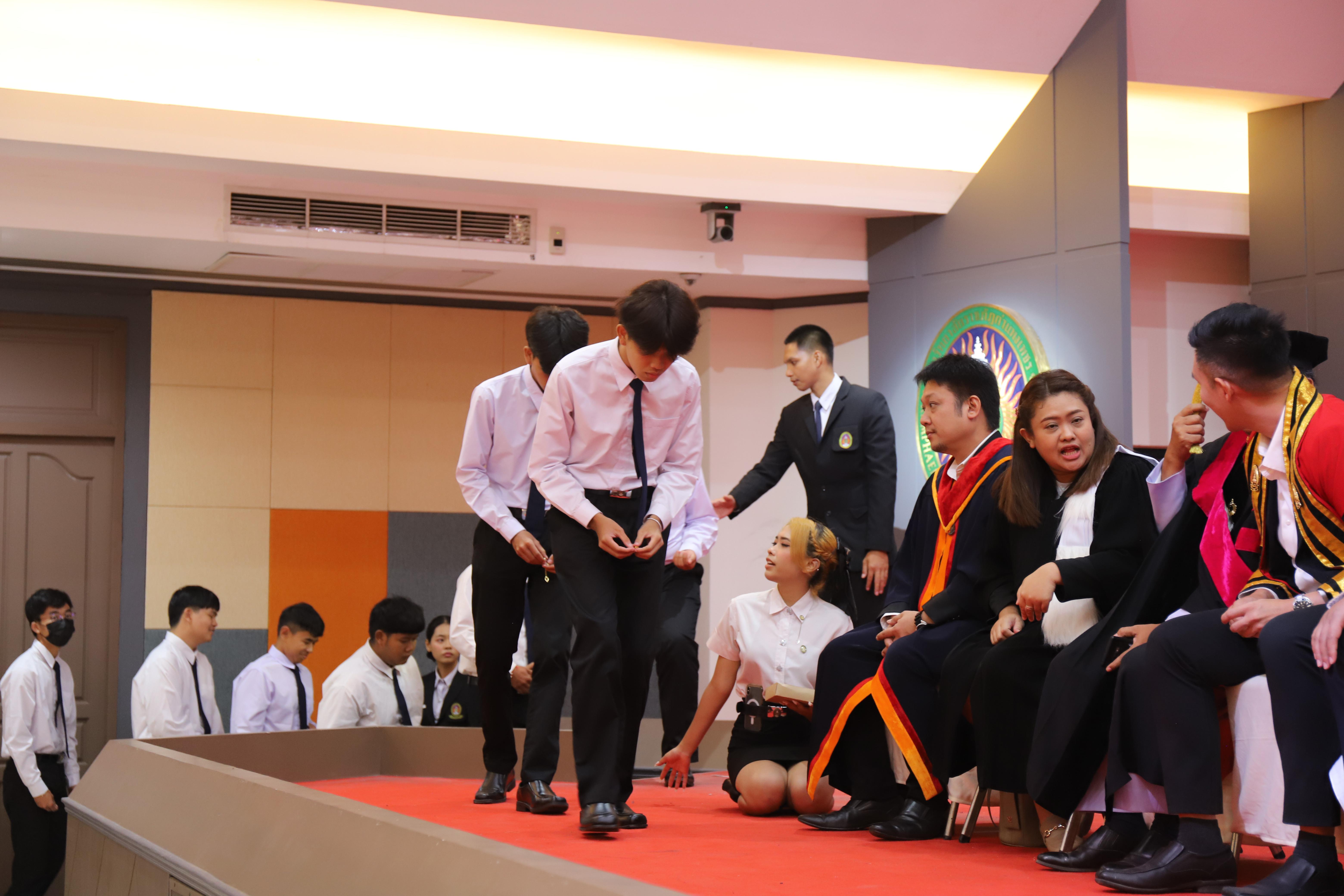 81. พิธีรับและประดับเข็มตราพระราชลัญจกร