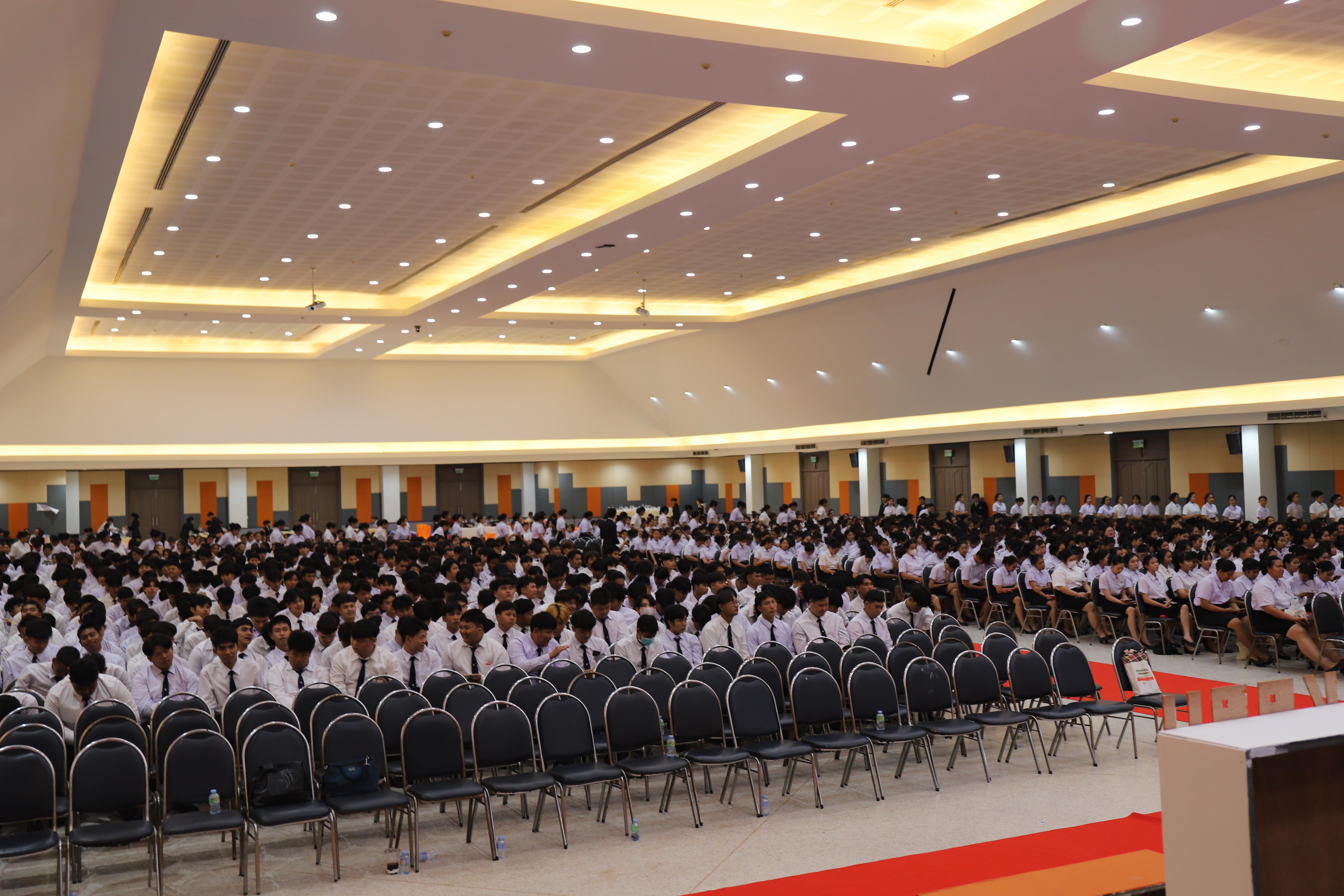 109. พิธีรับและประดับเข็มตราพระราชลัญจกร