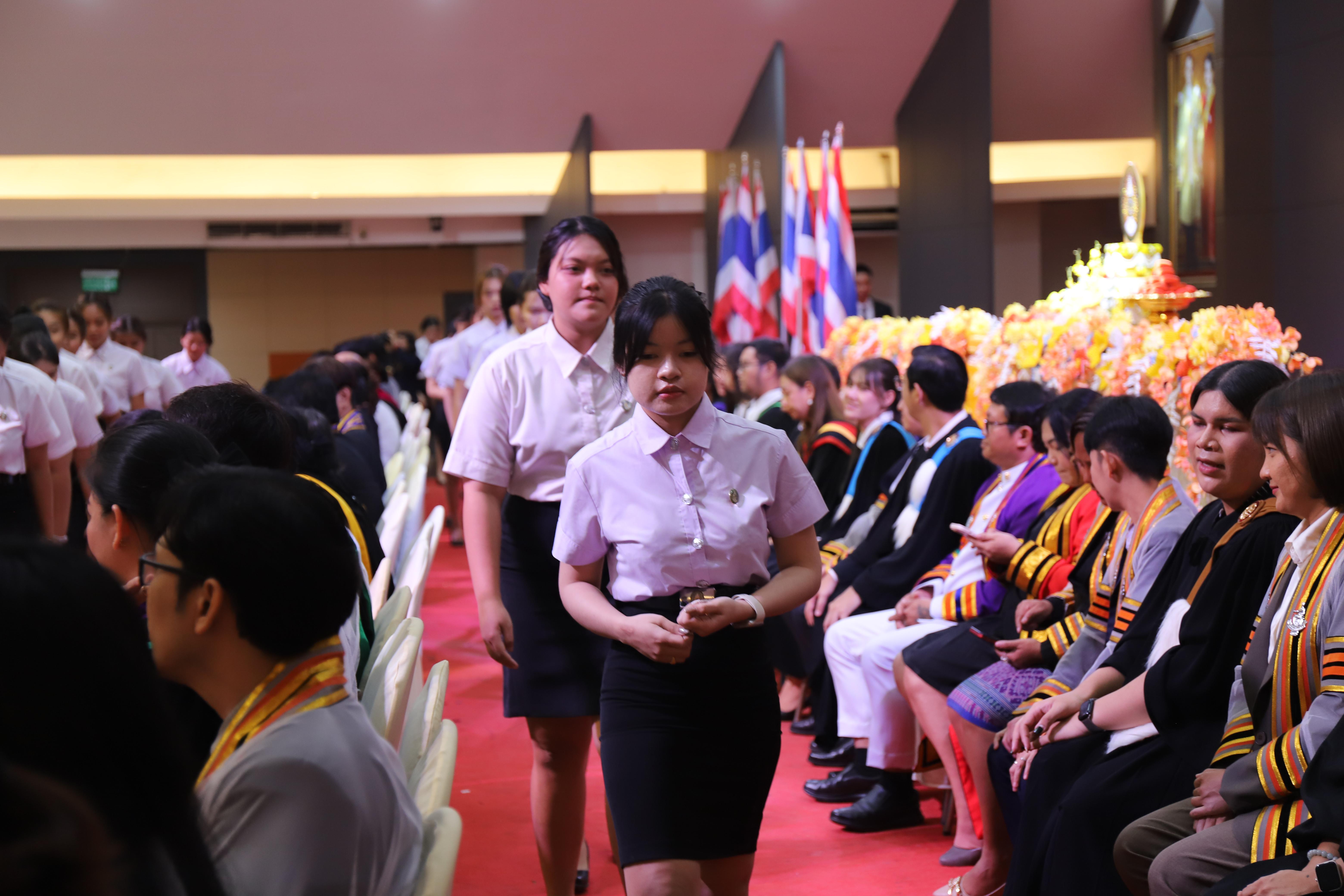 113. พิธีรับและประดับเข็มตราพระราชลัญจกร
