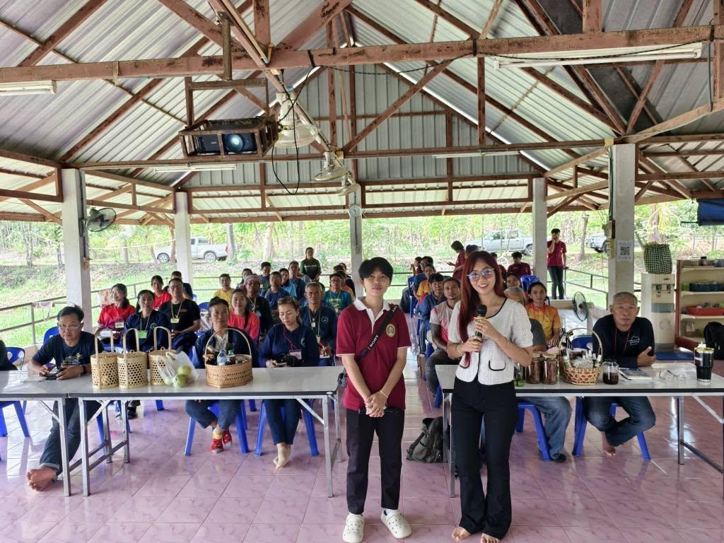 1. อบรมเชิงปฏิบัติการเทคนิคการสร้างอัตลักษณ์ผลิตภัณฑ์ชุมชนเพื่อเพิ่มรายได้