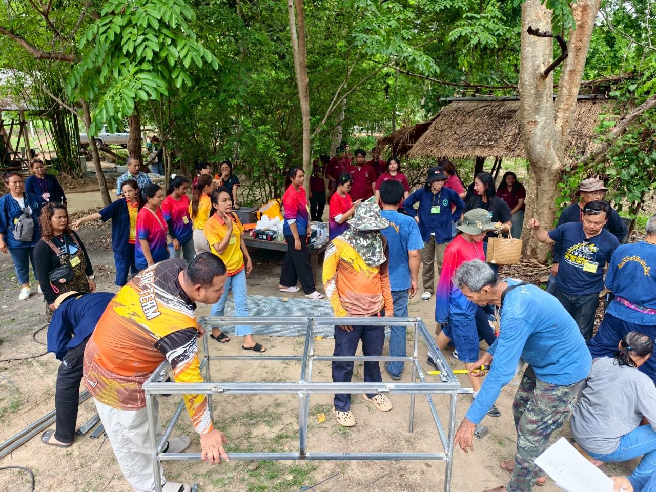 4. อบรมเชิงปฏิบัติการถ่ายทอดความรู้เทคโนโลยีตู้อบแห้งพลังงานแสงอาทิตย์