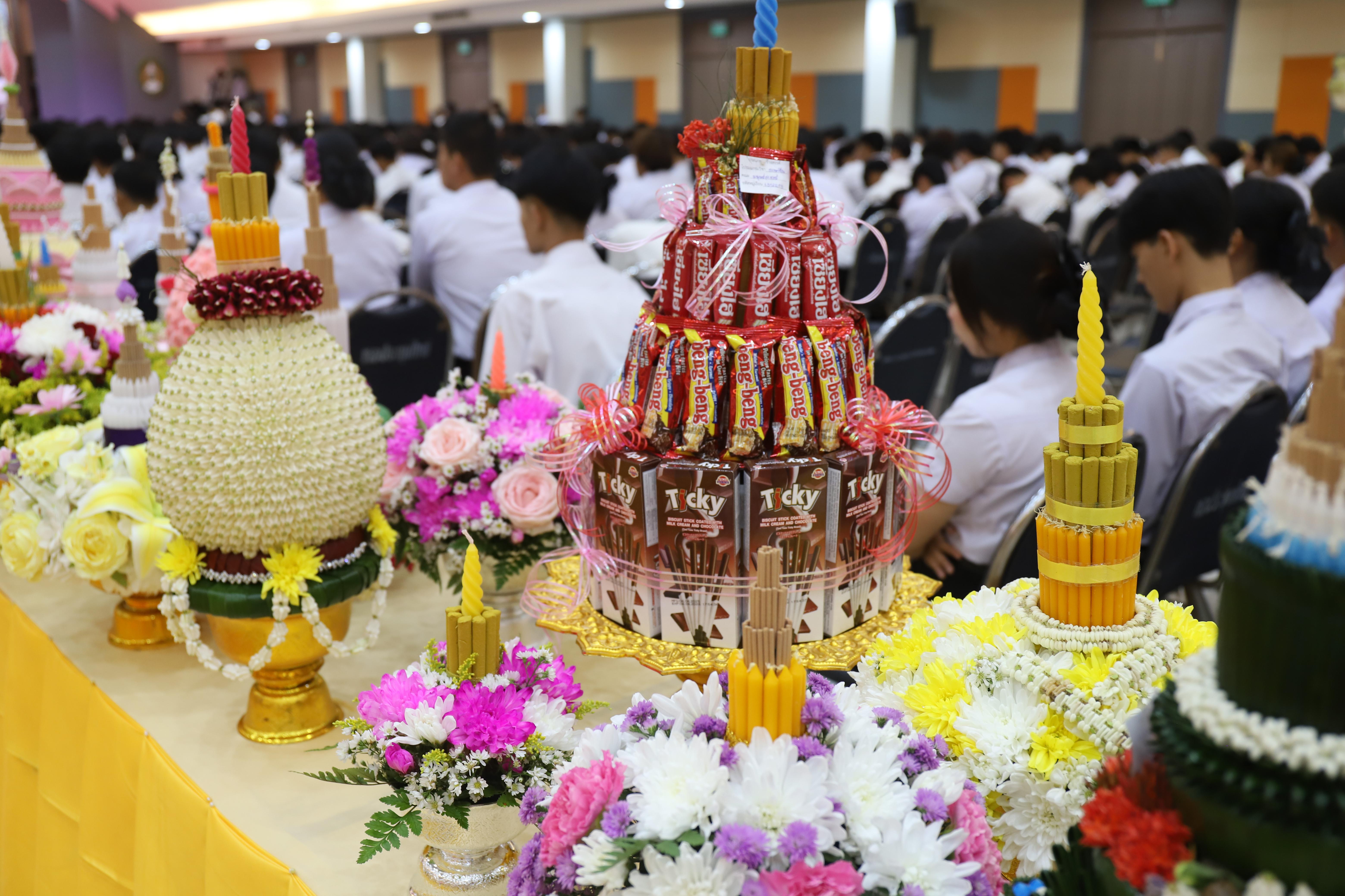4. น้อมจิตพิธีไหว้ครู น้อมจิตวันทา บูชาคุณครูกตัญญูกตเวที ประจำปีการศึกษา 2568