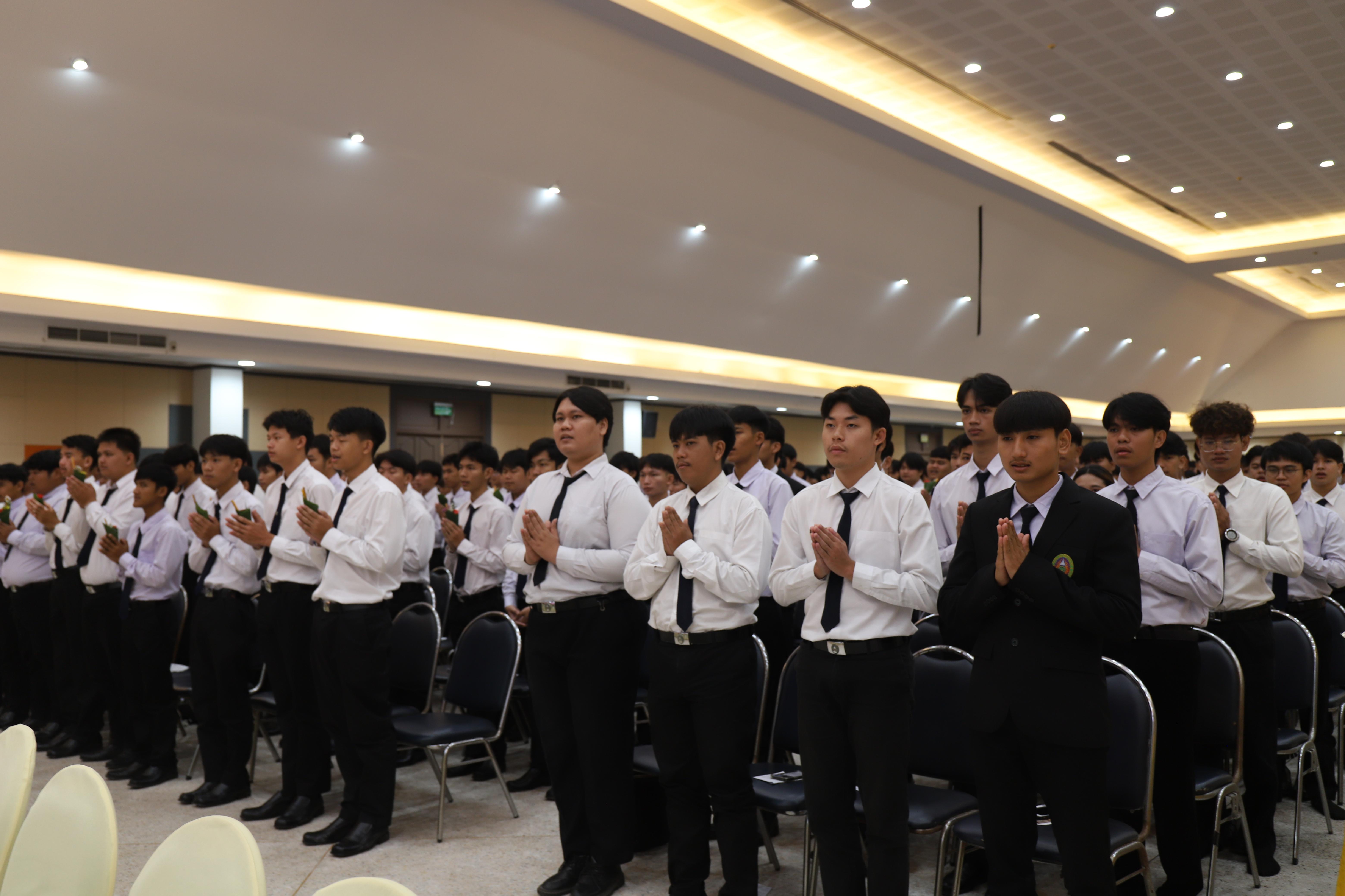 101. น้อมจิตพิธีไหว้ครู น้อมจิตวันทา บูชาคุณครูกตัญญูกตเวที ประจำปีการศึกษา 2568