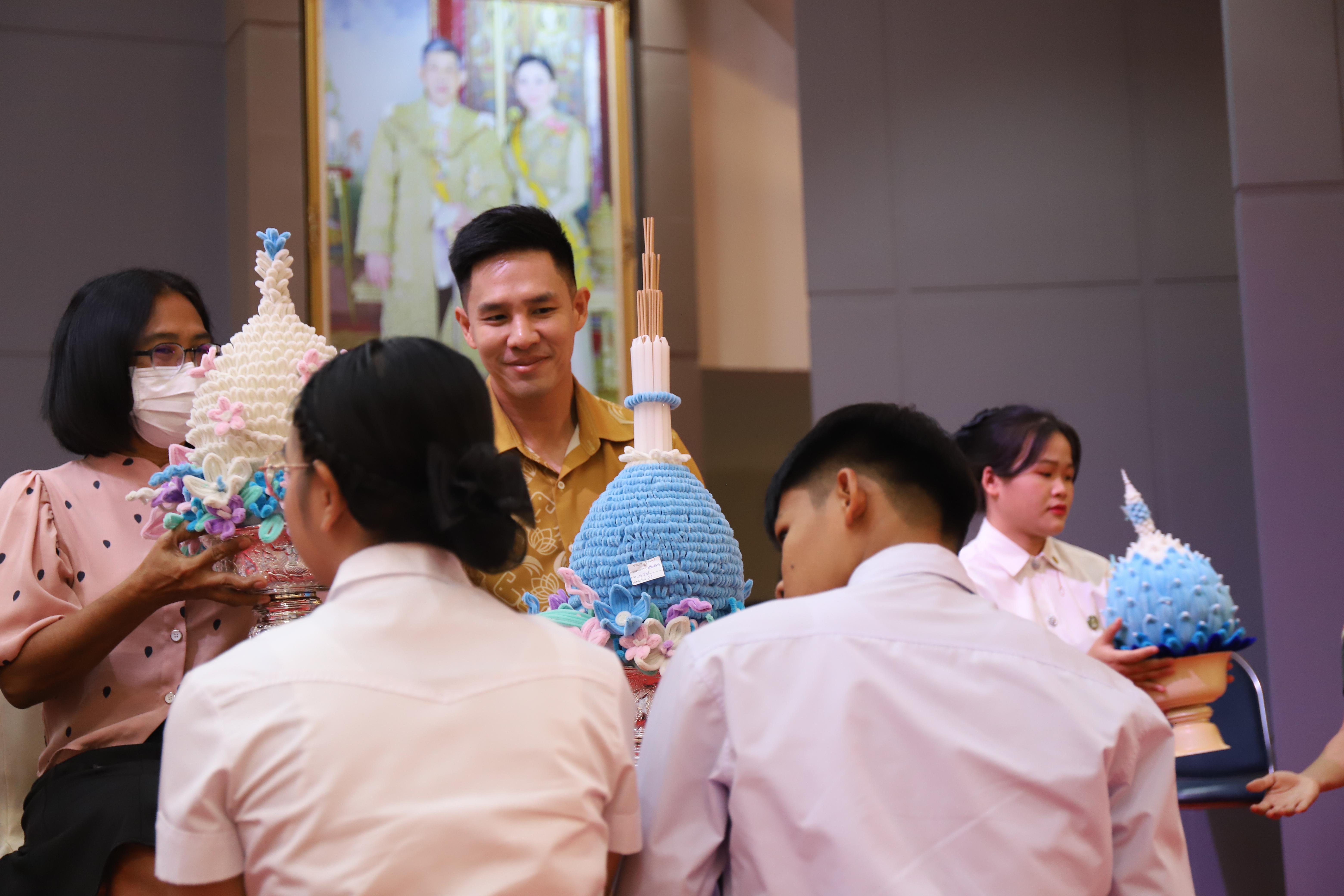 121. น้อมจิตพิธีไหว้ครู น้อมจิตวันทา บูชาคุณครูกตัญญูกตเวที ประจำปีการศึกษา 2568
