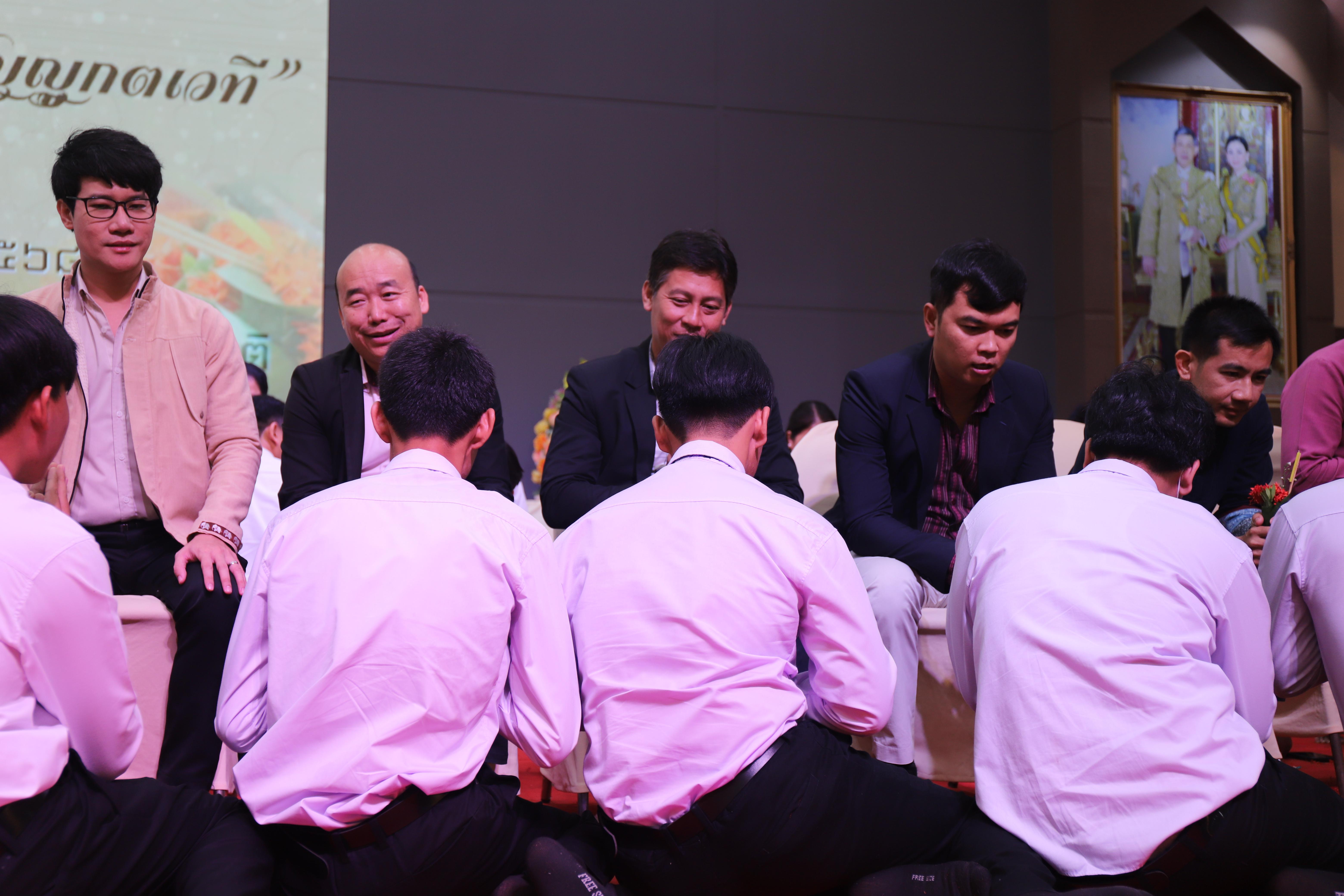 154. น้อมจิตพิธีไหว้ครู น้อมจิตวันทา บูชาคุณครูกตัญญูกตเวที ประจำปีการศึกษา 2568