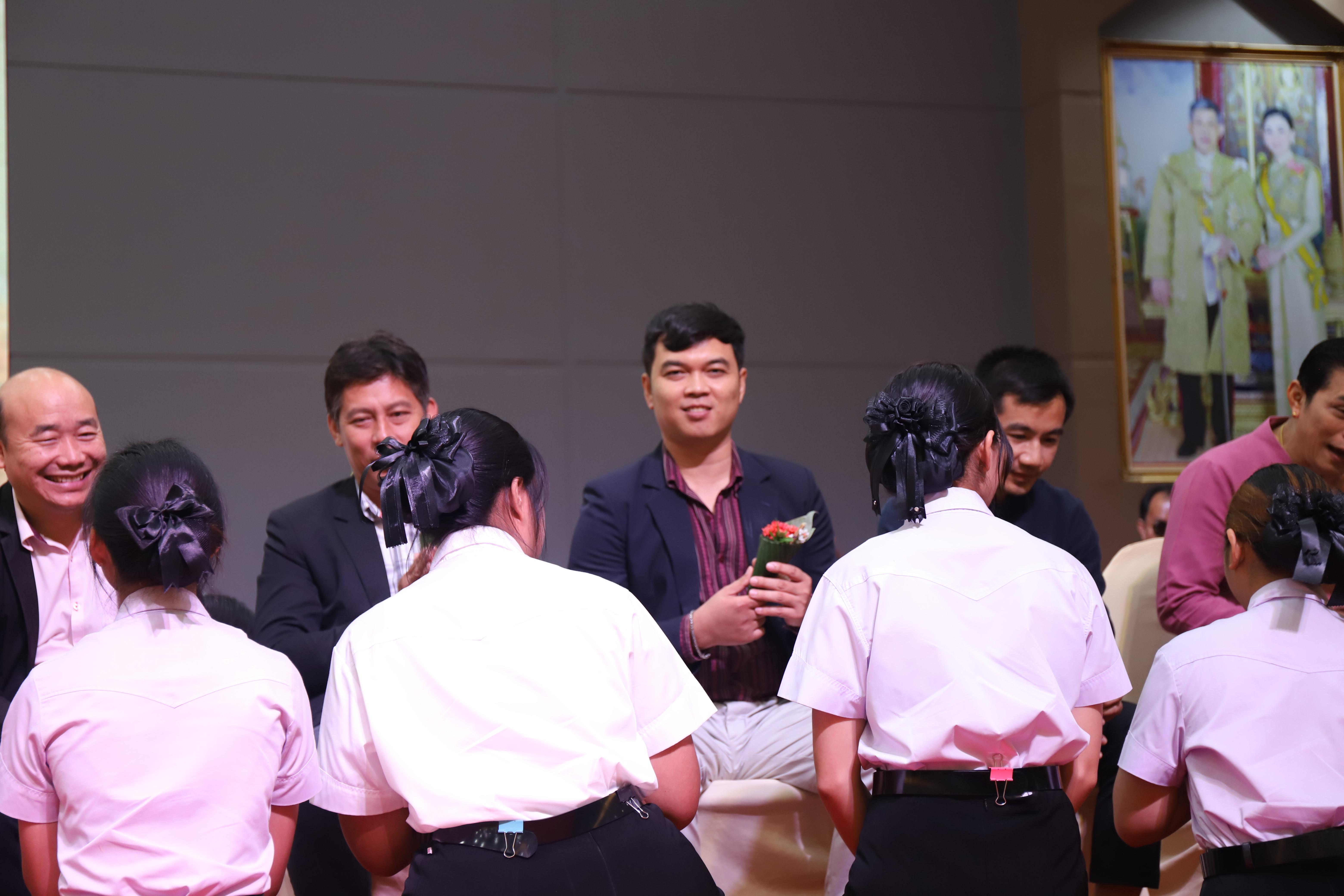 161. น้อมจิตพิธีไหว้ครู น้อมจิตวันทา บูชาคุณครูกตัญญูกตเวที ประจำปีการศึกษา 2568