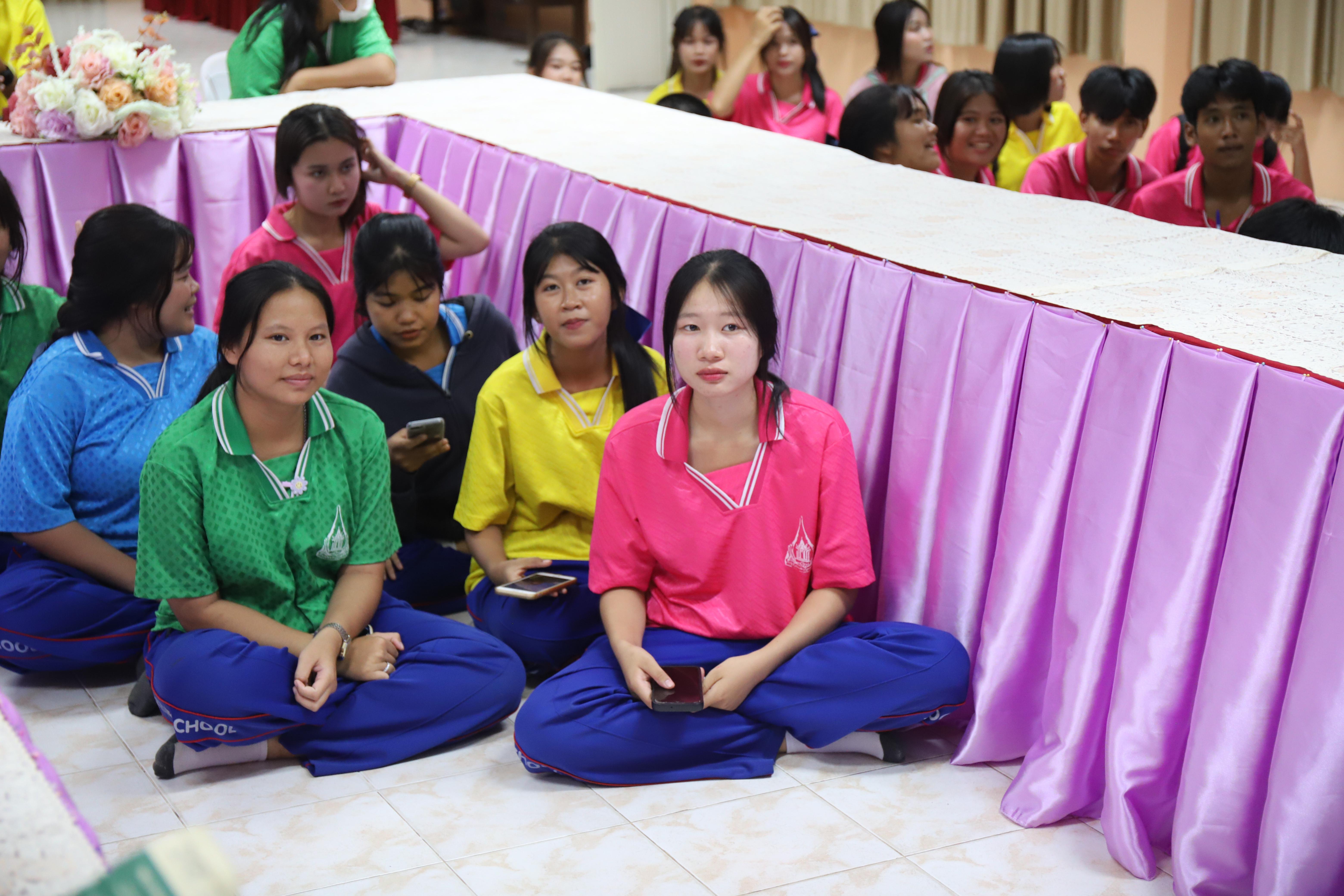 1. โรงเรียนนครไตรตรึงษ์