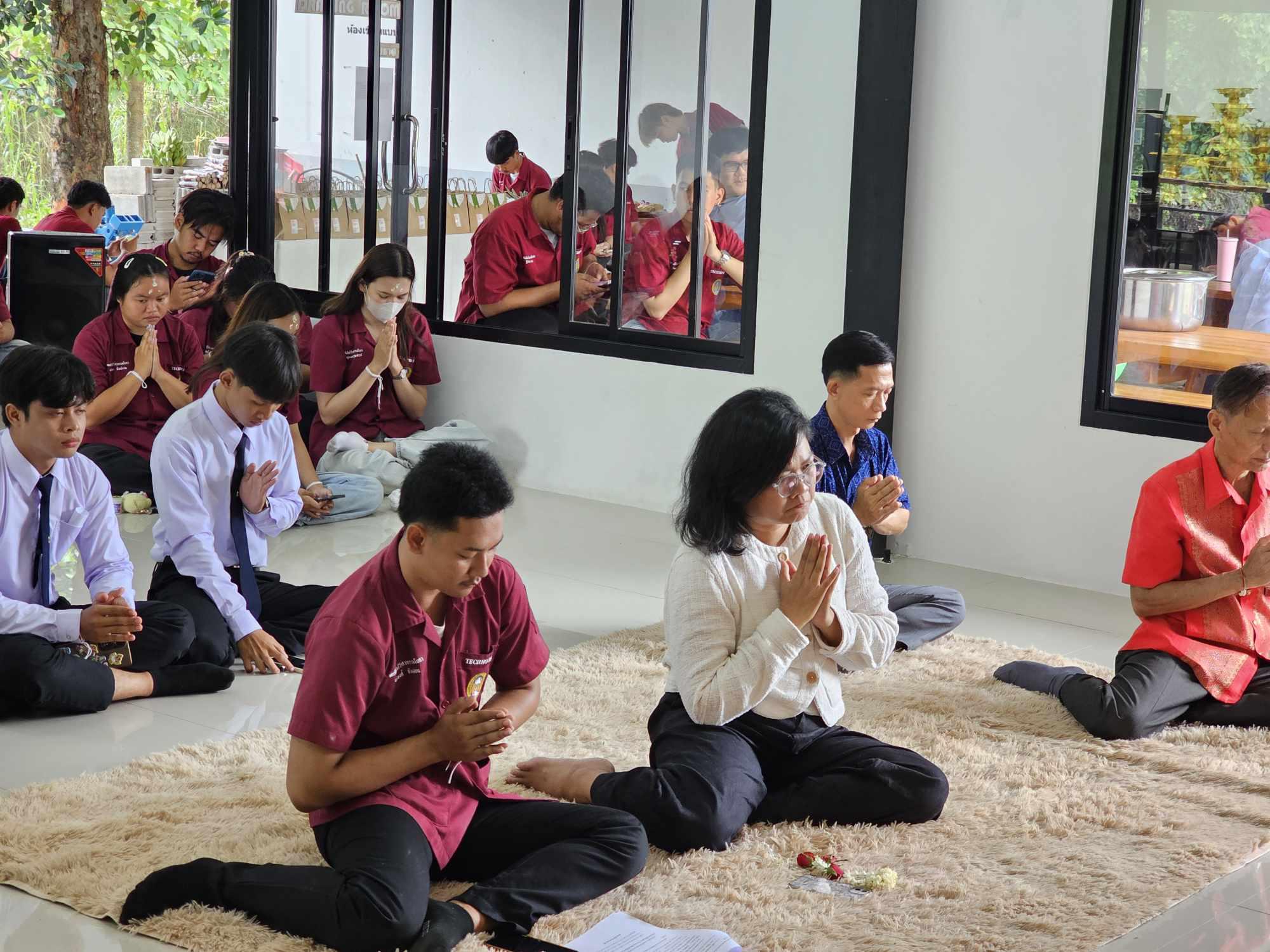 8. พิธีไหว้ครูช่างอบรมคุณธรรมและสานสัมพันธ์พี่น้อง ประจำปี 2568