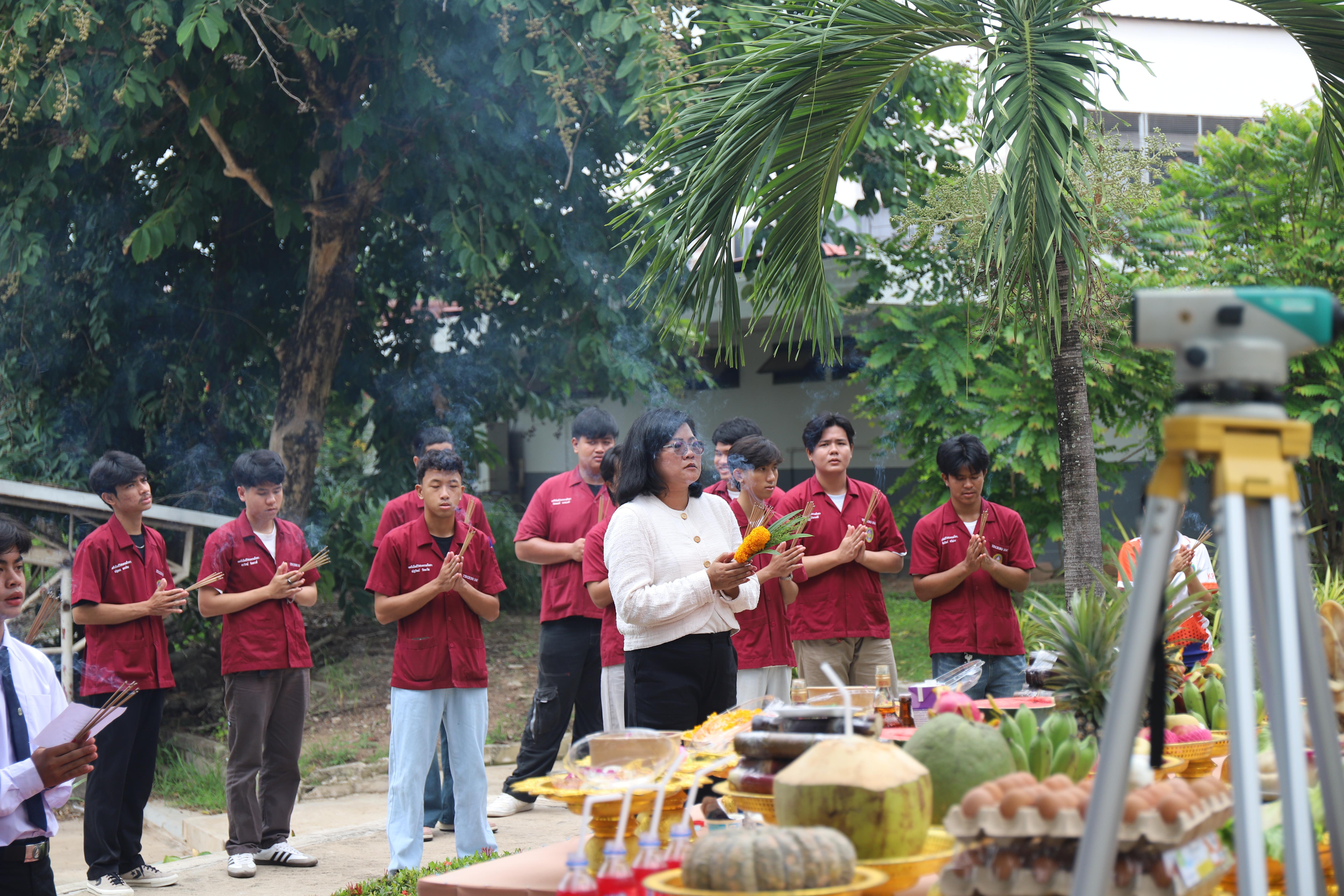 102. พิธีไหว้ครูช่างอบรมคุณธรรมและสานสัมพันธ์พี่น้อง ประจำปี 2568