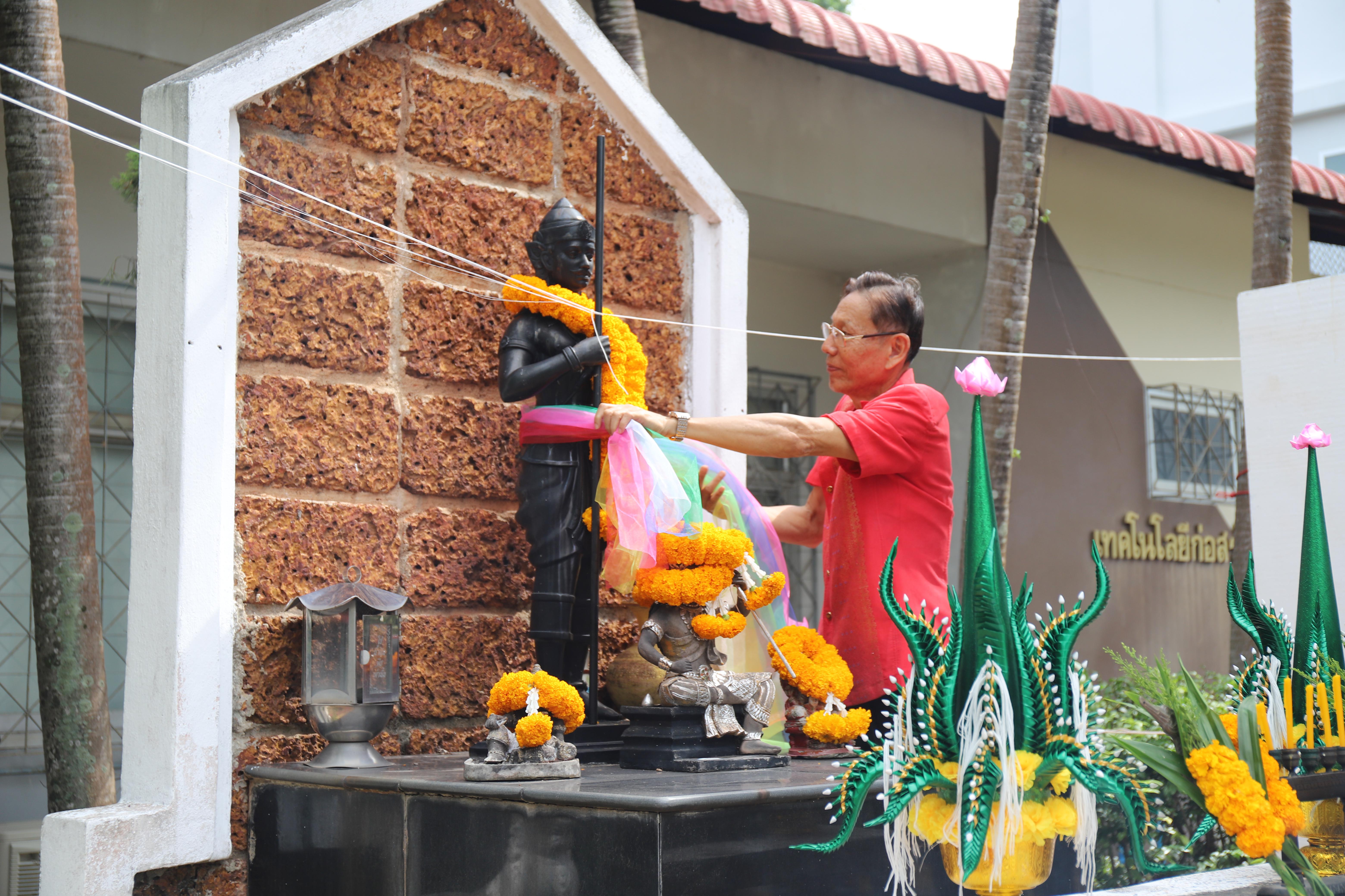 130. พิธีไหว้ครูช่างอบรมคุณธรรมและสานสัมพันธ์พี่น้อง ประจำปี 2568