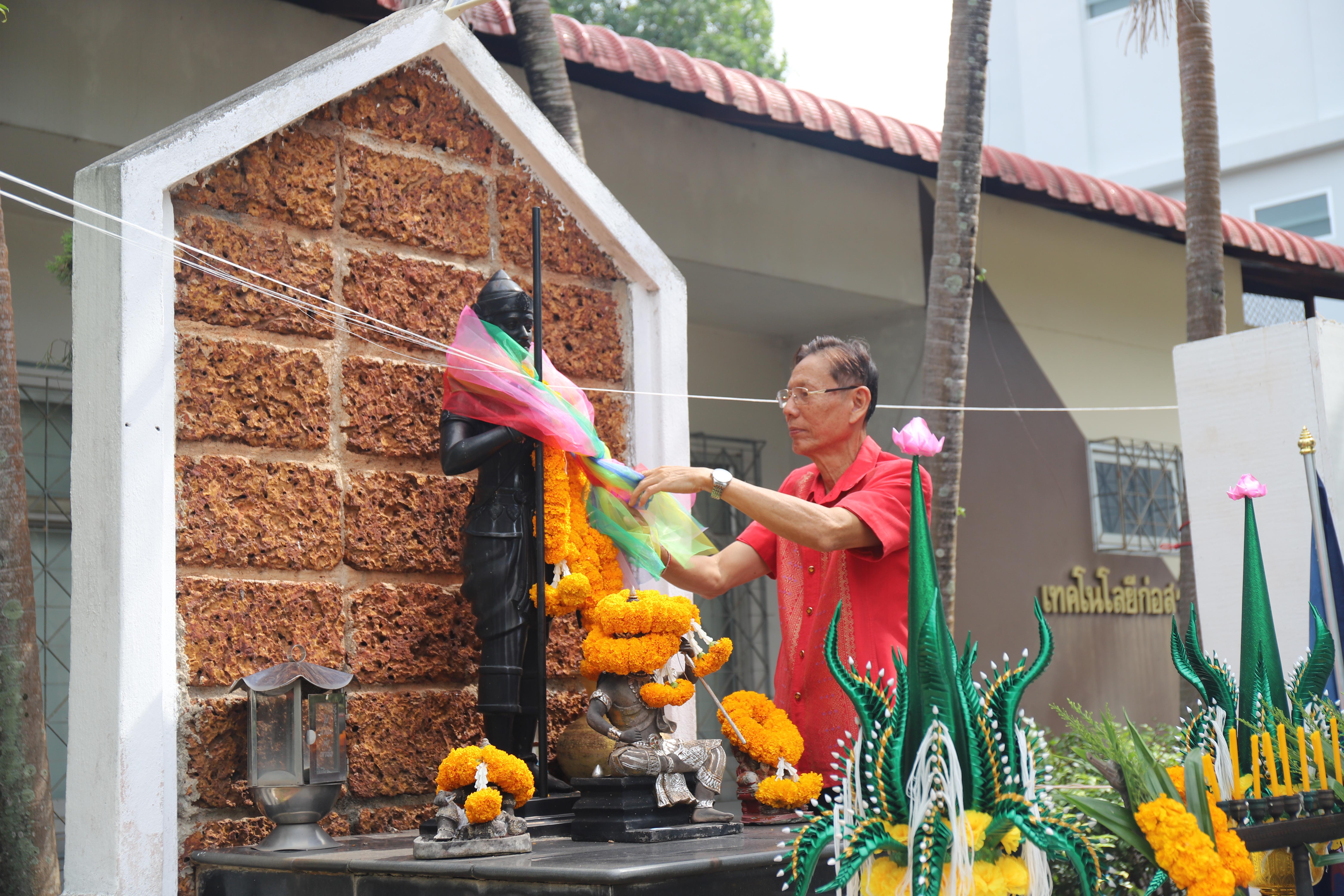 135. พิธีไหว้ครูช่างอบรมคุณธรรมและสานสัมพันธ์พี่น้อง ประจำปี 2568