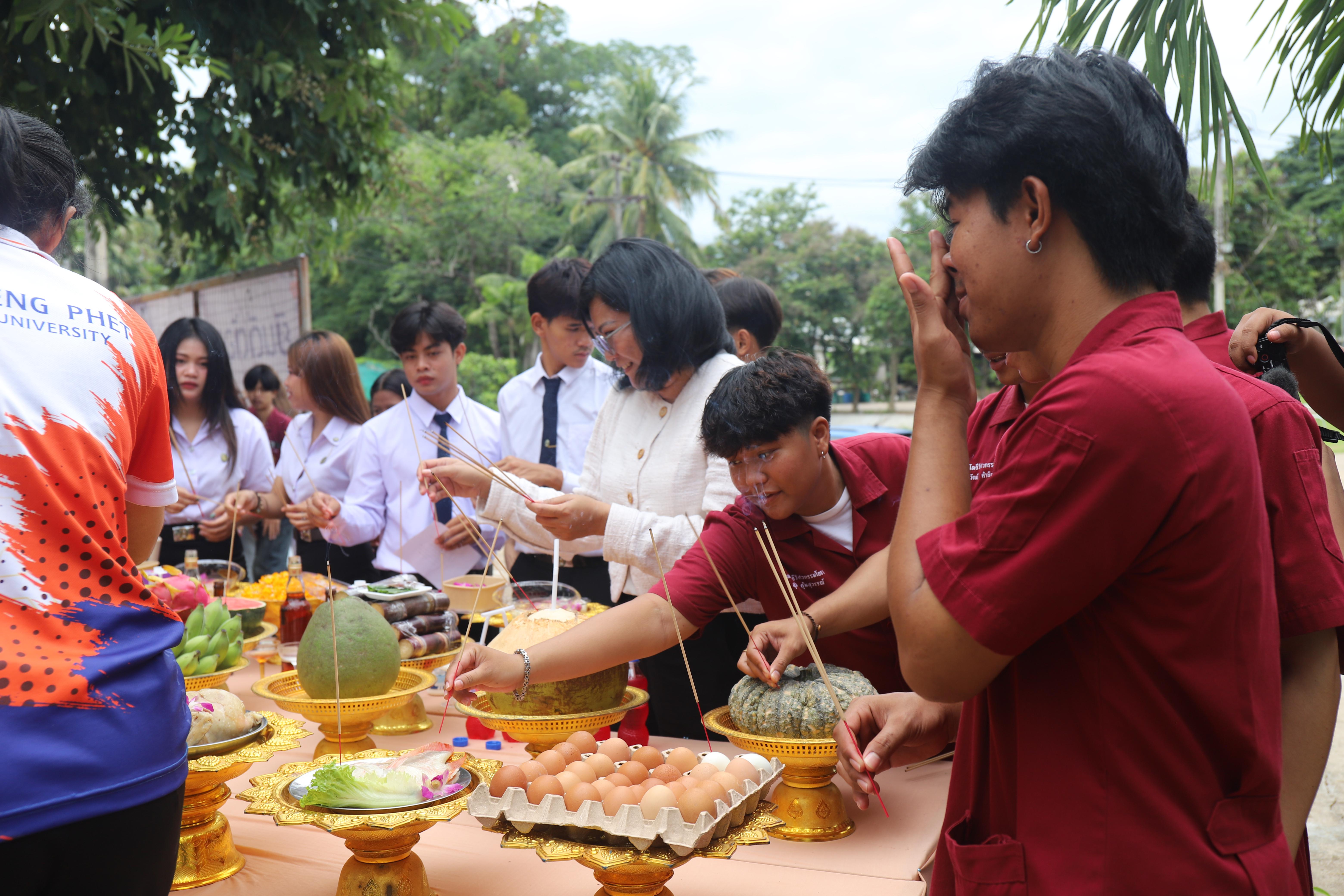 138. พิธีไหว้ครูช่างอบรมคุณธรรมและสานสัมพันธ์พี่น้อง ประจำปี 2568