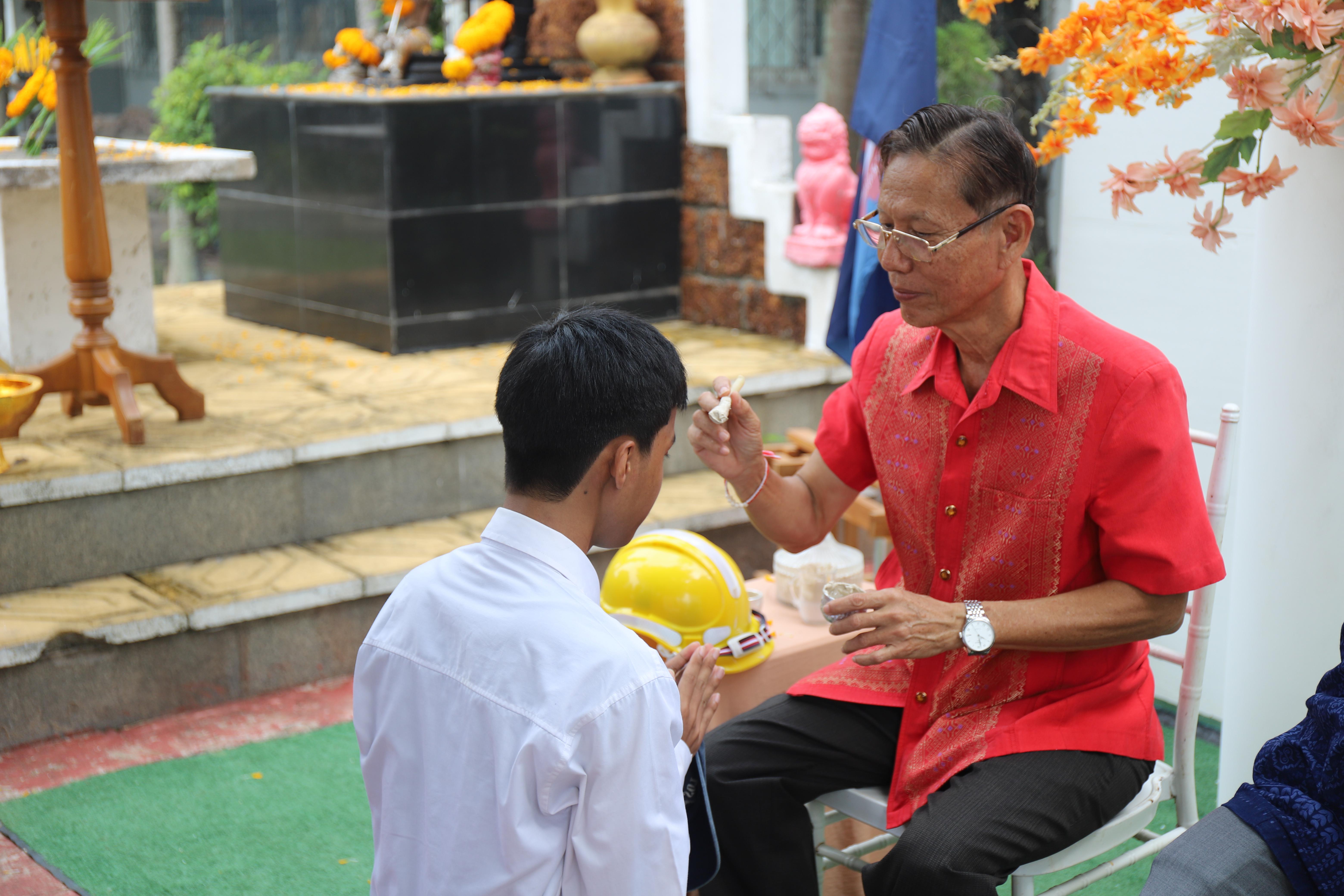 206. พิธีไหว้ครูช่างอบรมคุณธรรมและสานสัมพันธ์พี่น้อง ประจำปี 2568