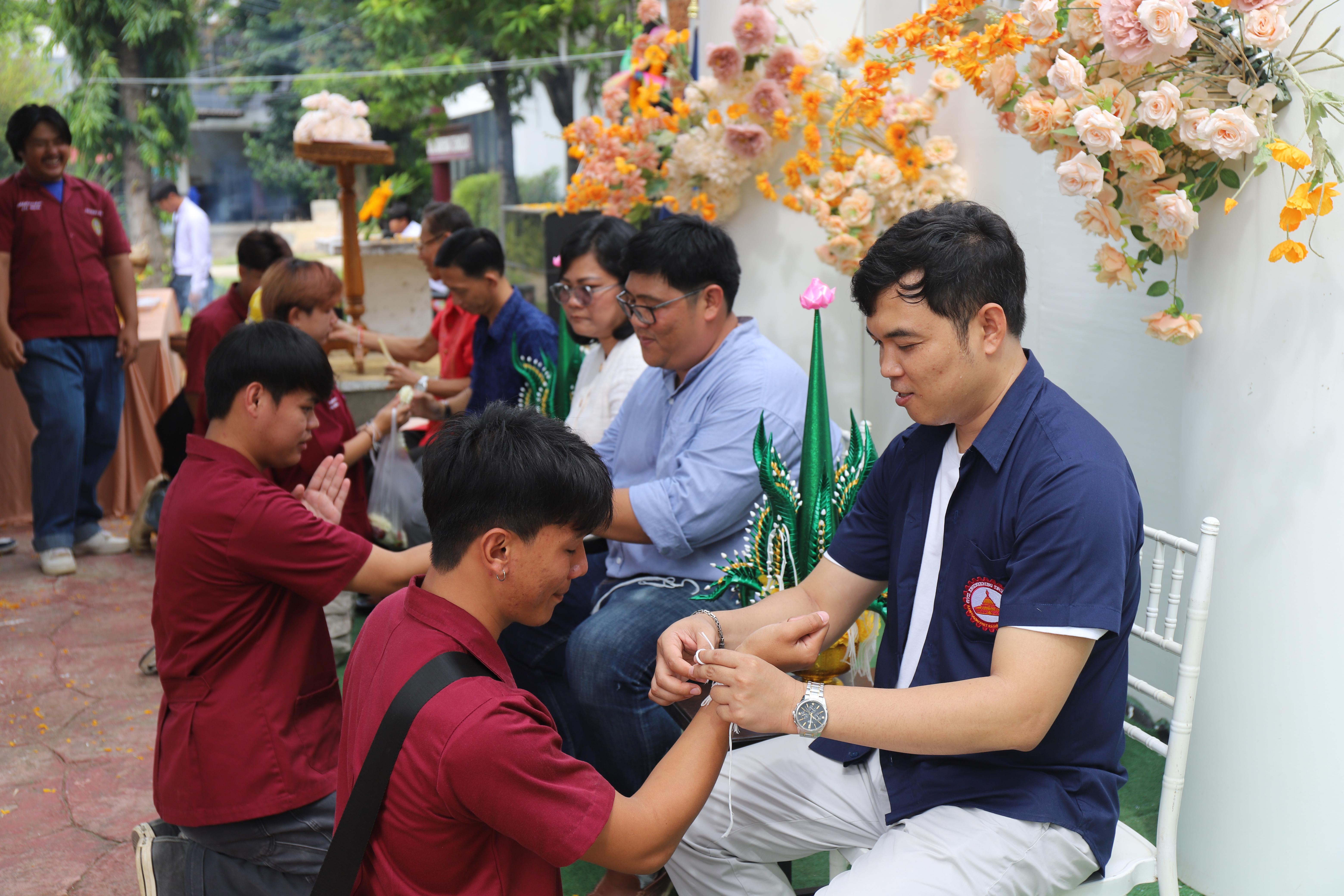 208. พิธีไหว้ครูช่างอบรมคุณธรรมและสานสัมพันธ์พี่น้อง ประจำปี 2568