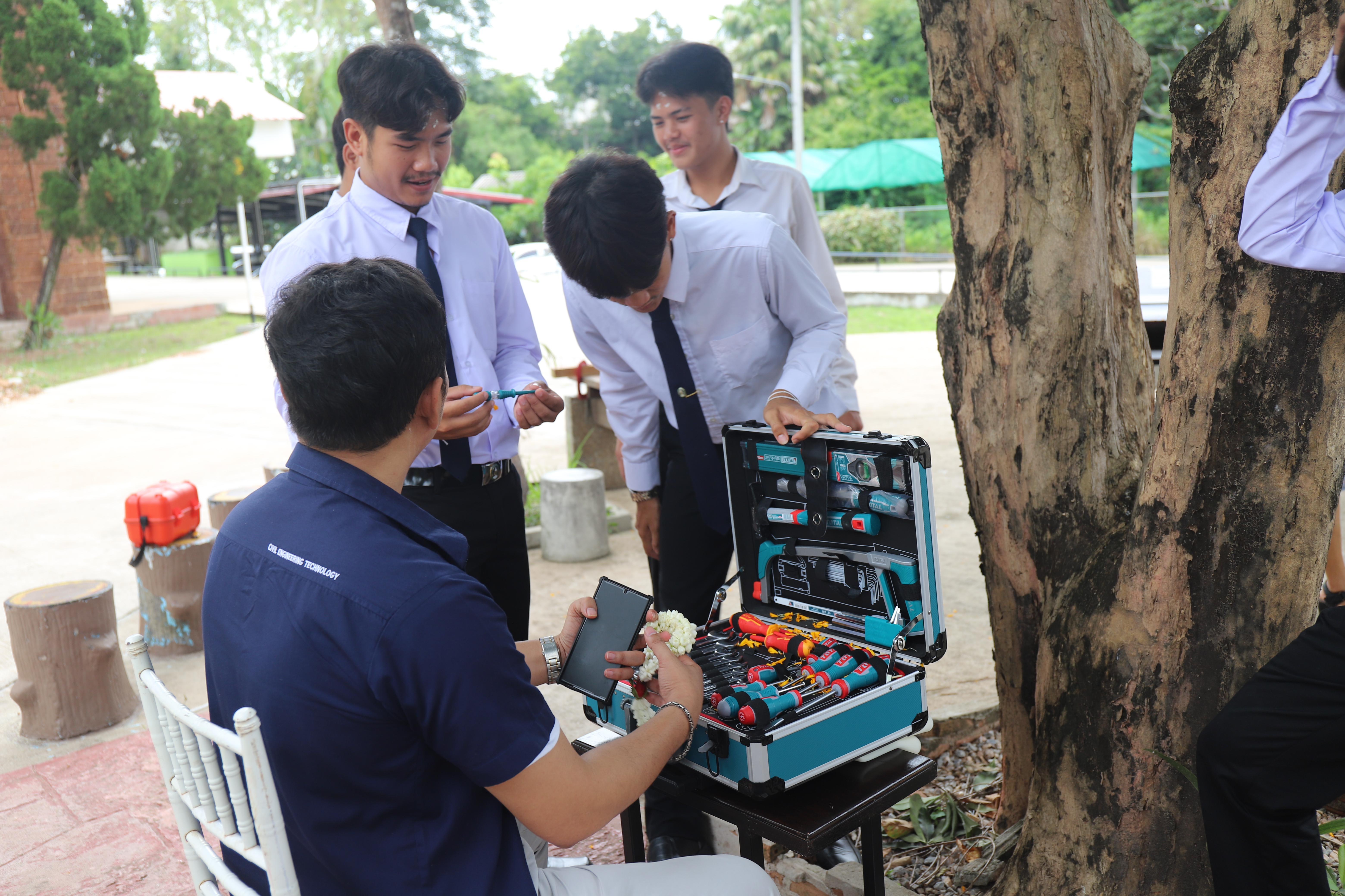 230. พิธีไหว้ครูช่างอบรมคุณธรรมและสานสัมพันธ์พี่น้อง ประจำปี 2568