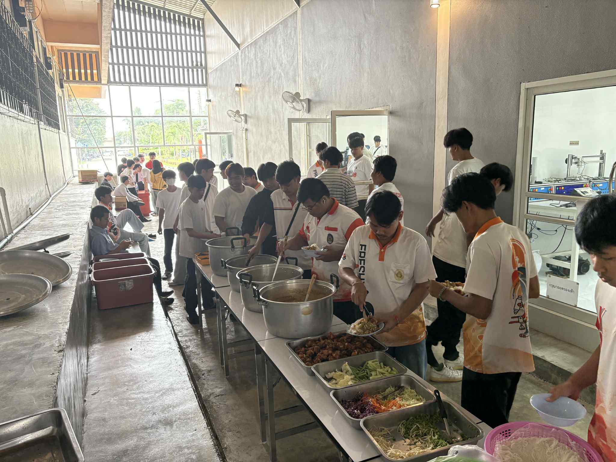5. กิจกรรมอบรมคุณธรรมและทำบุญโปรแกรมวิชาเทคโนโลยีวิศวกรรมไฟฟ้า