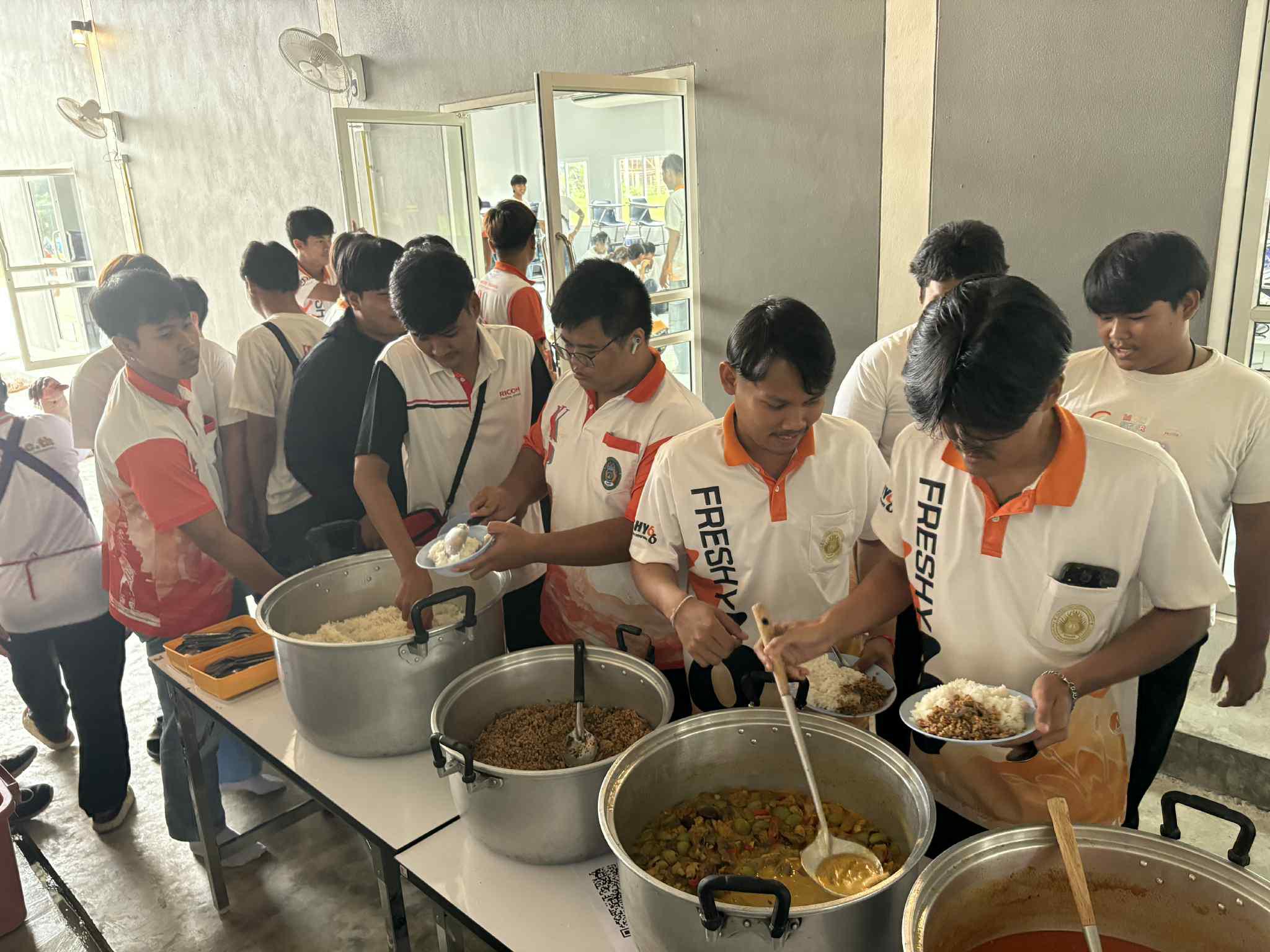 11. กิจกรรมอบรมคุณธรรมและทำบุญโปรแกรมวิชาเทคโนโลยีวิศวกรรมไฟฟ้า