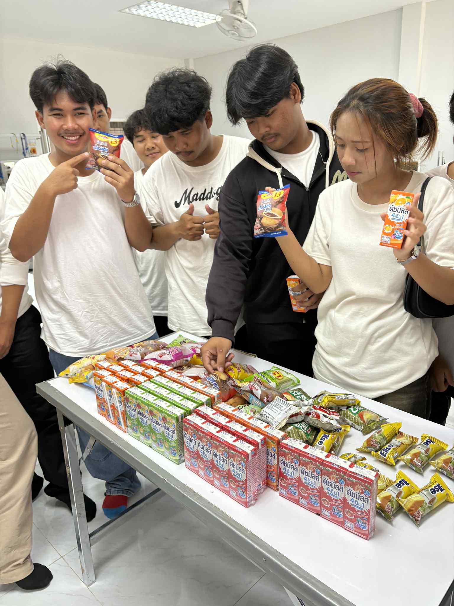 18. กิจกรรมอบรมคุณธรรมและทำบุญโปรแกรมวิชาเทคโนโลยีวิศวกรรมไฟฟ้า