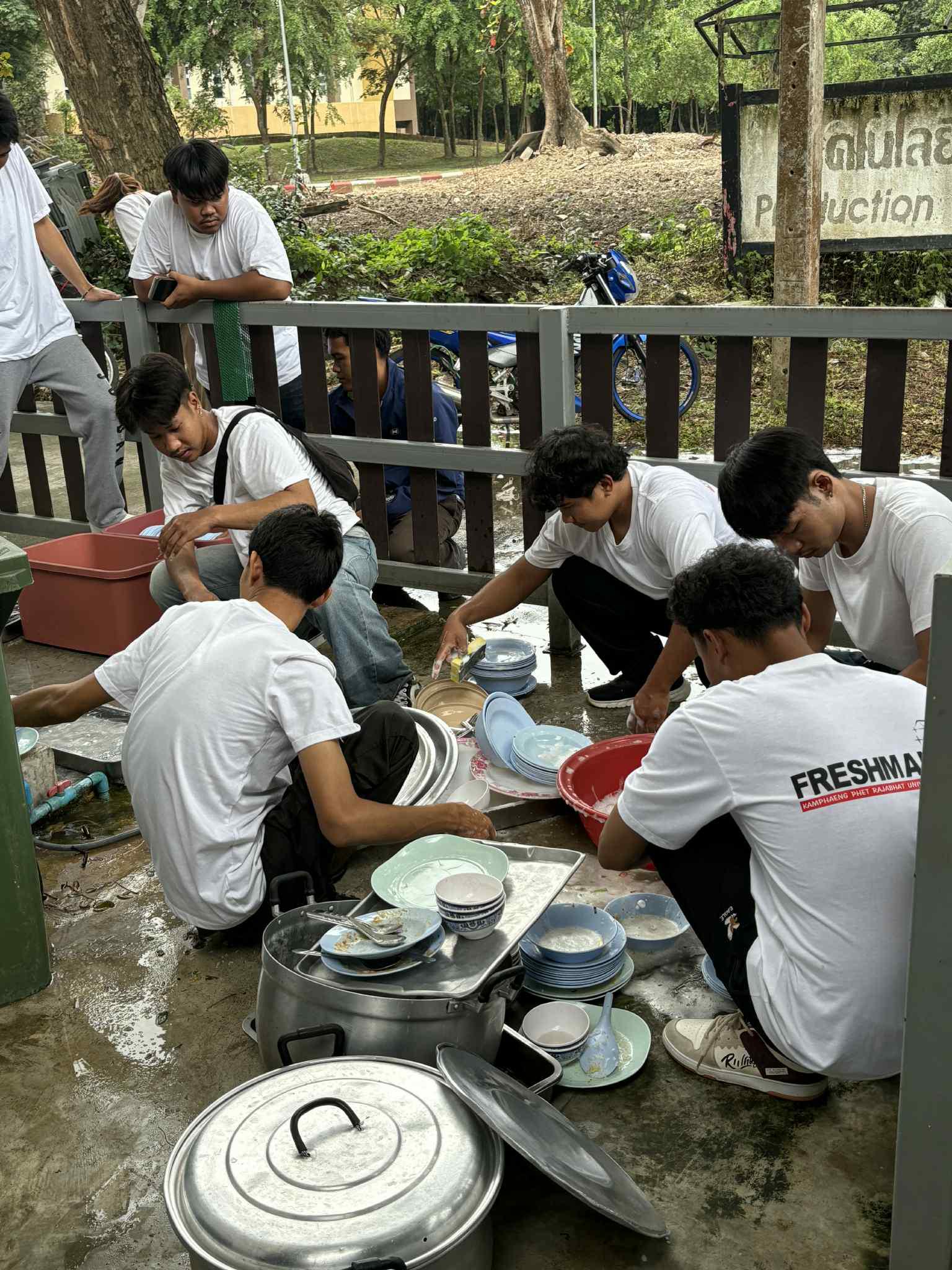 24. กิจกรรมอบรมคุณธรรมและทำบุญโปรแกรมวิชาเทคโนโลยีวิศวกรรมไฟฟ้า