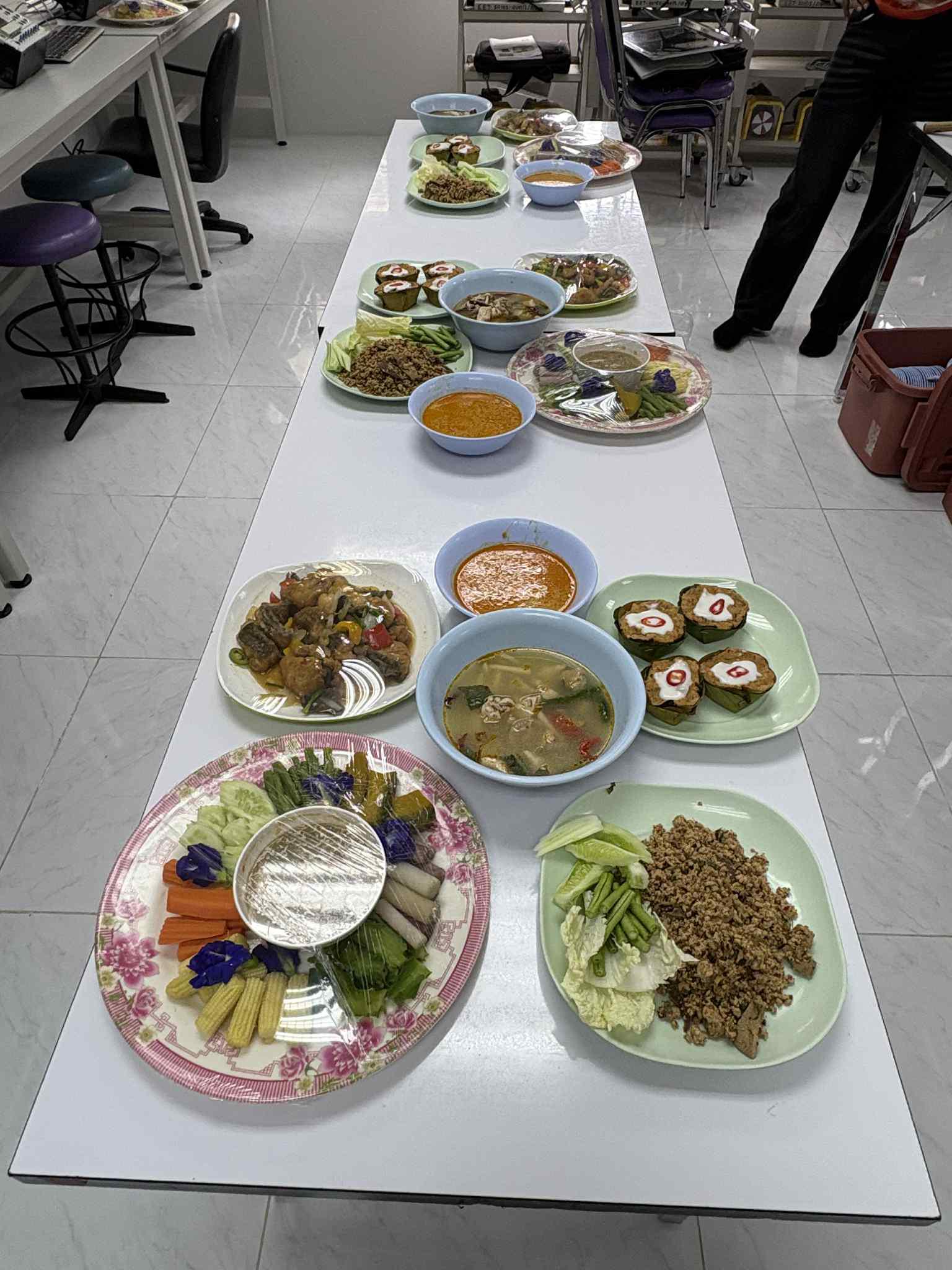 25. กิจกรรมอบรมคุณธรรมและทำบุญโปรแกรมวิชาเทคโนโลยีวิศวกรรมไฟฟ้า