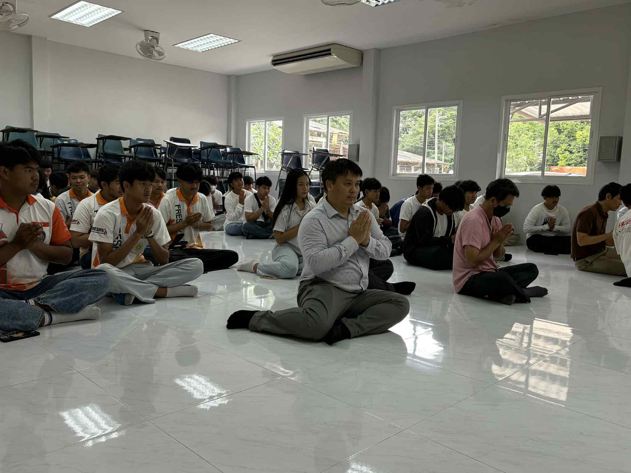 29. กิจกรรมอบรมคุณธรรมและทำบุญโปรแกรมวิชาเทคโนโลยีวิศวกรรมไฟฟ้า