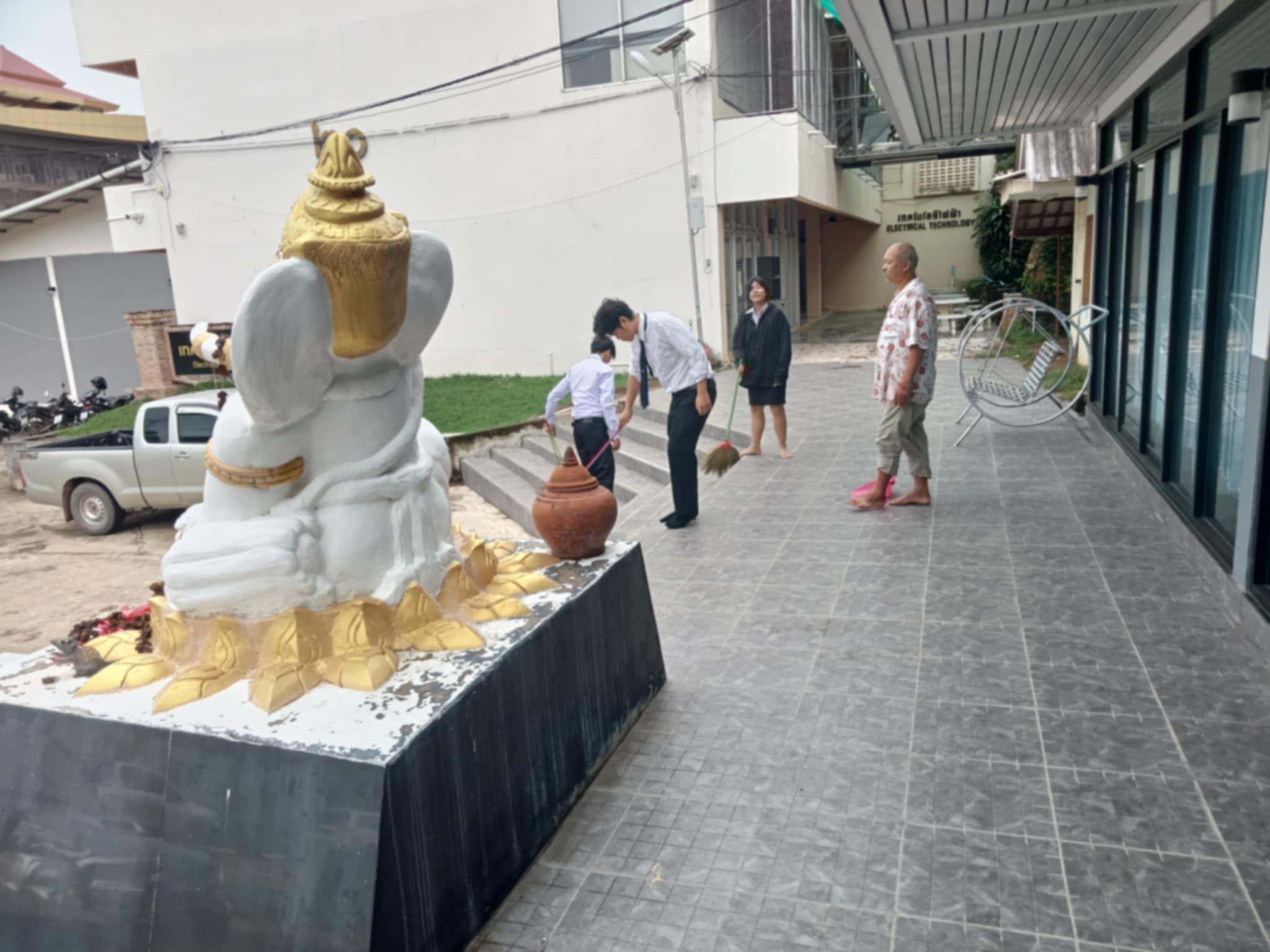 4. กิจกรรมจิตอาสาบำเพ็ญสาธารณประโยชน์ Big Cleaning Day