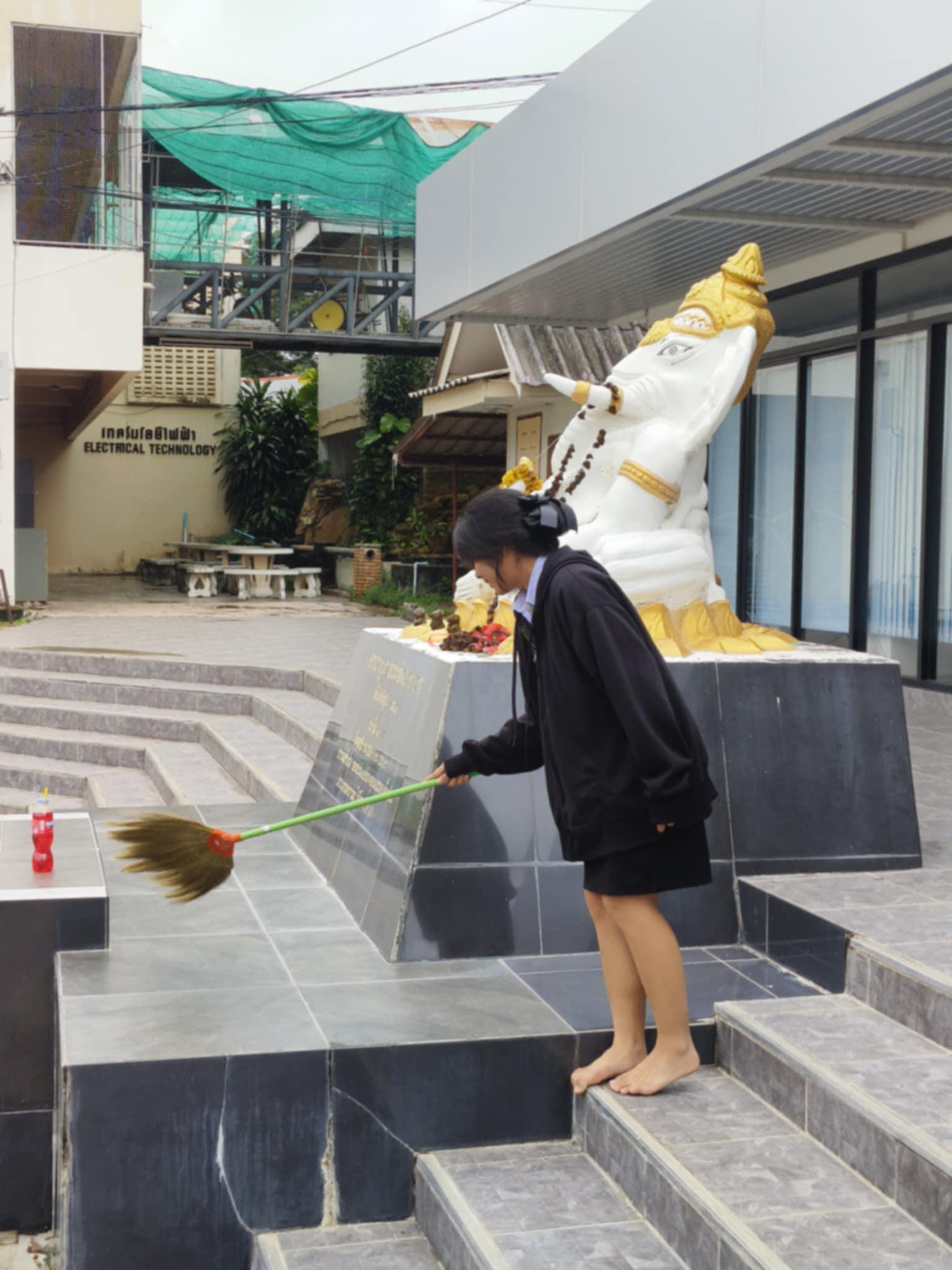 2. กิจกรรมจิตอาสาบำเพ็ญสาธารณประโยชน์ Big Cleaning Day