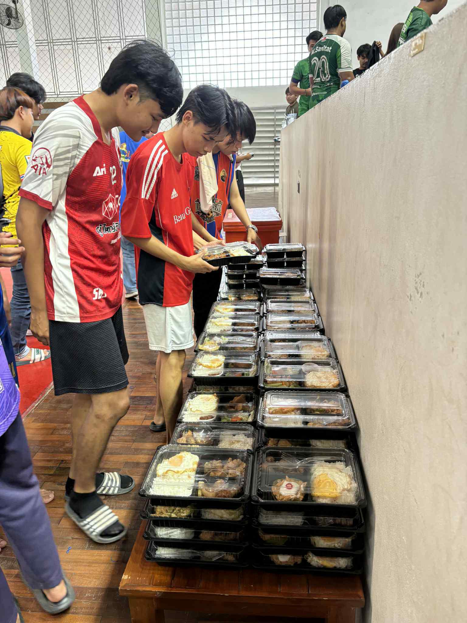 4. กิจกรรมกีฬานักศึกษาสานสัมพันธ์น้องพี่