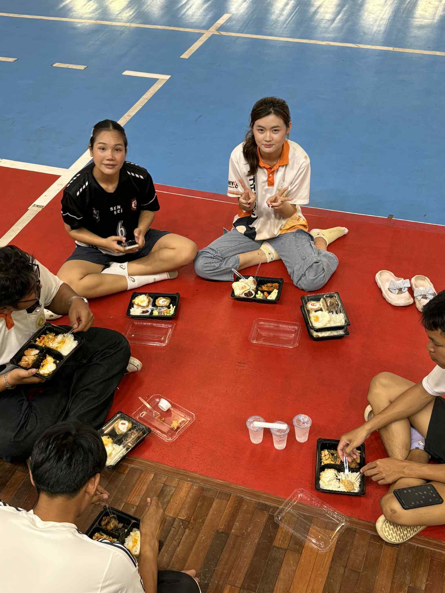 12. กิจกรรมกีฬานักศึกษาสานสัมพันธ์น้องพี่