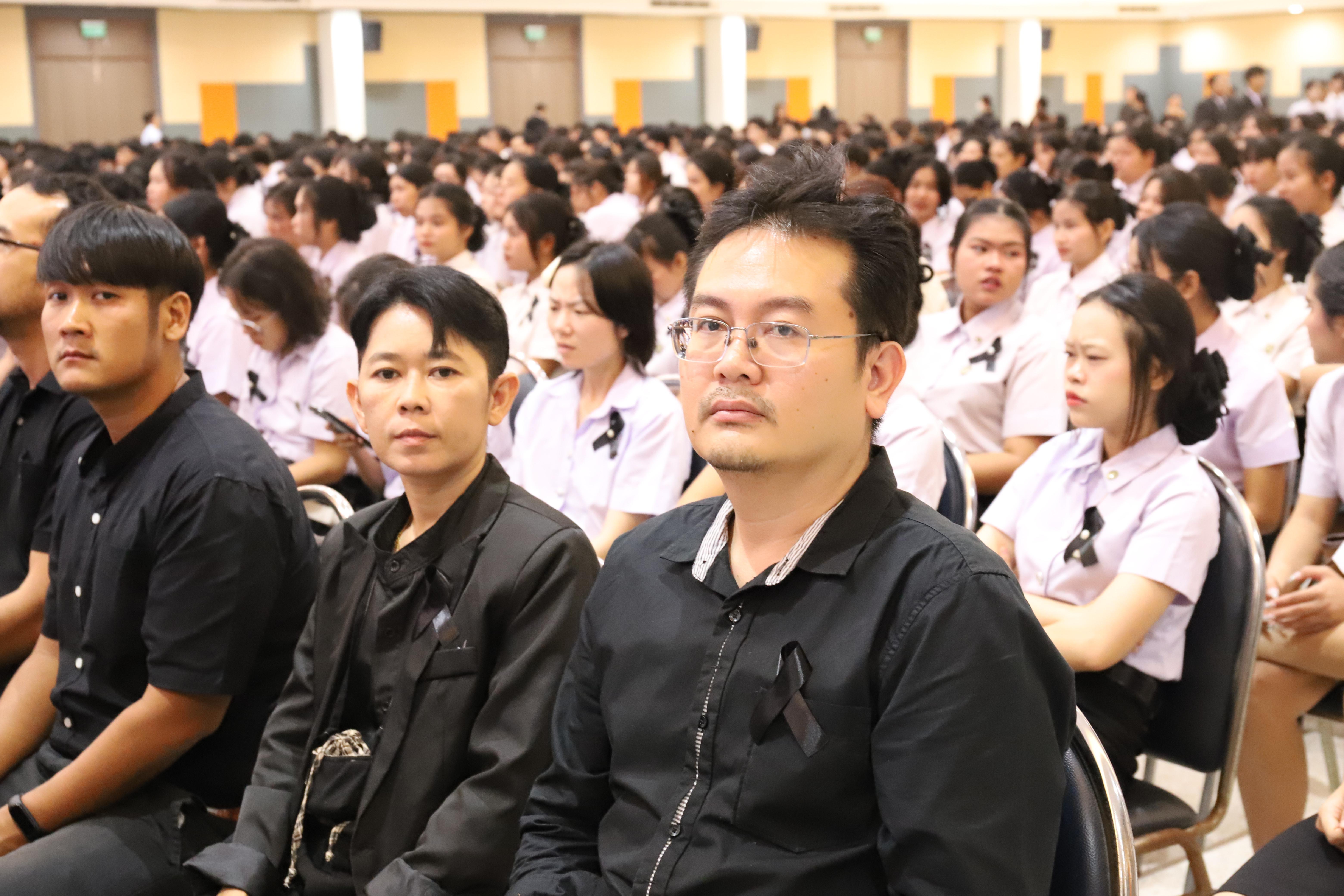 6. จัดพิธีถวายความอาลัยและน้อมรำลึกในพระมหากรุณาธิคุณ