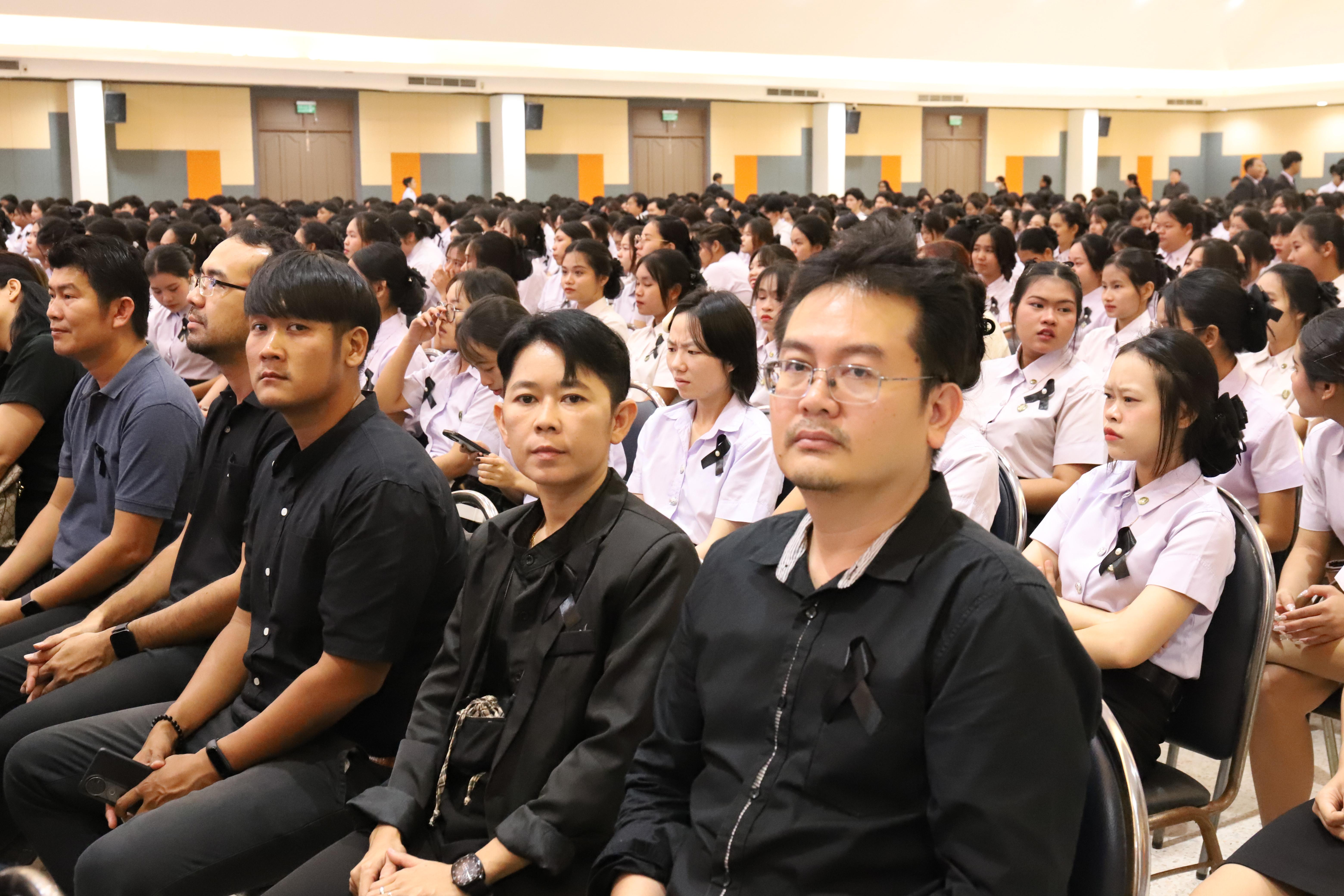 7. จัดพิธีถวายความอาลัยและน้อมรำลึกในพระมหากรุณาธิคุณ