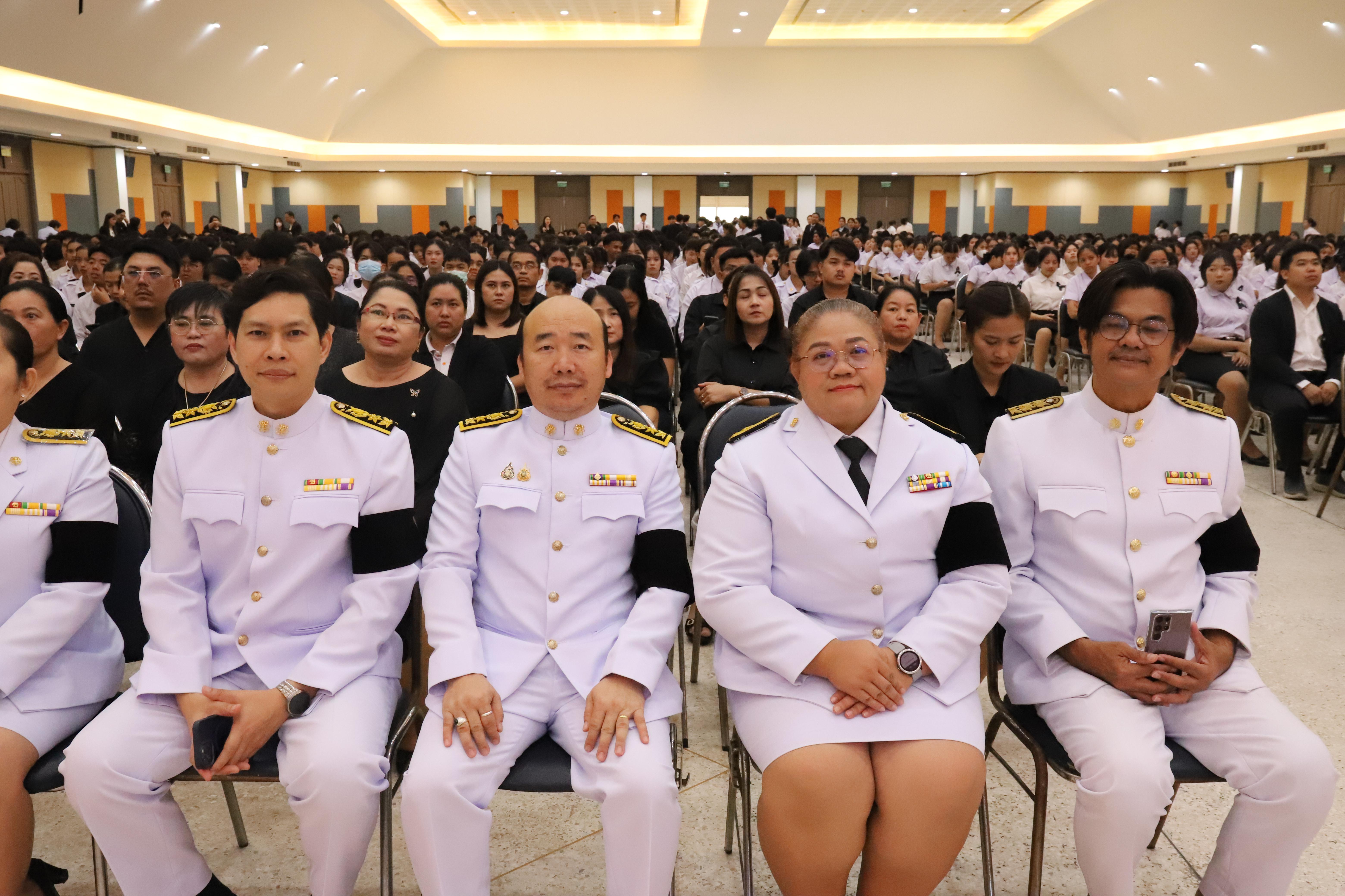 8. จัดพิธีถวายความอาลัยและน้อมรำลึกในพระมหากรุณาธิคุณ