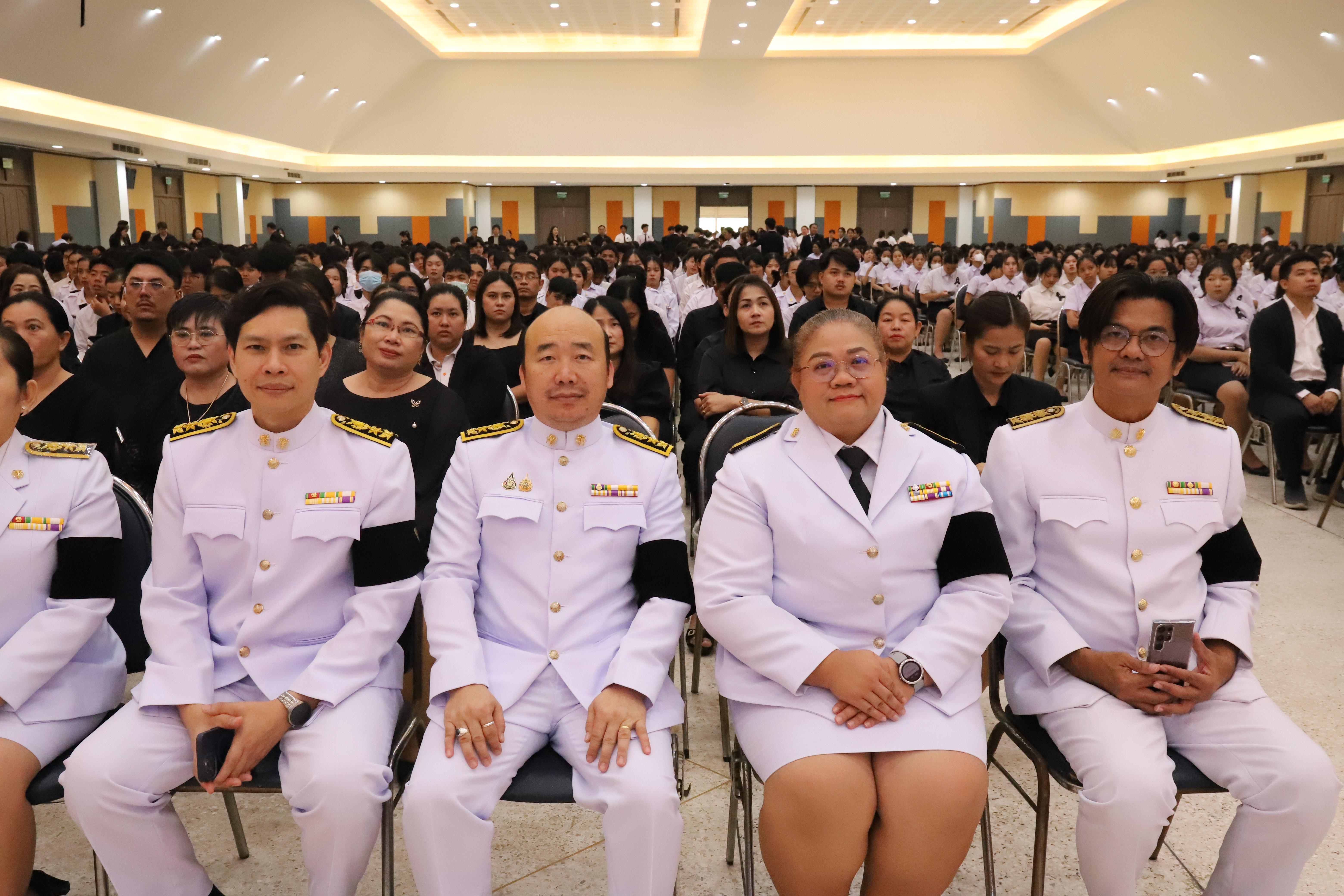 9. จัดพิธีถวายความอาลัยและน้อมรำลึกในพระมหากรุณาธิคุณ