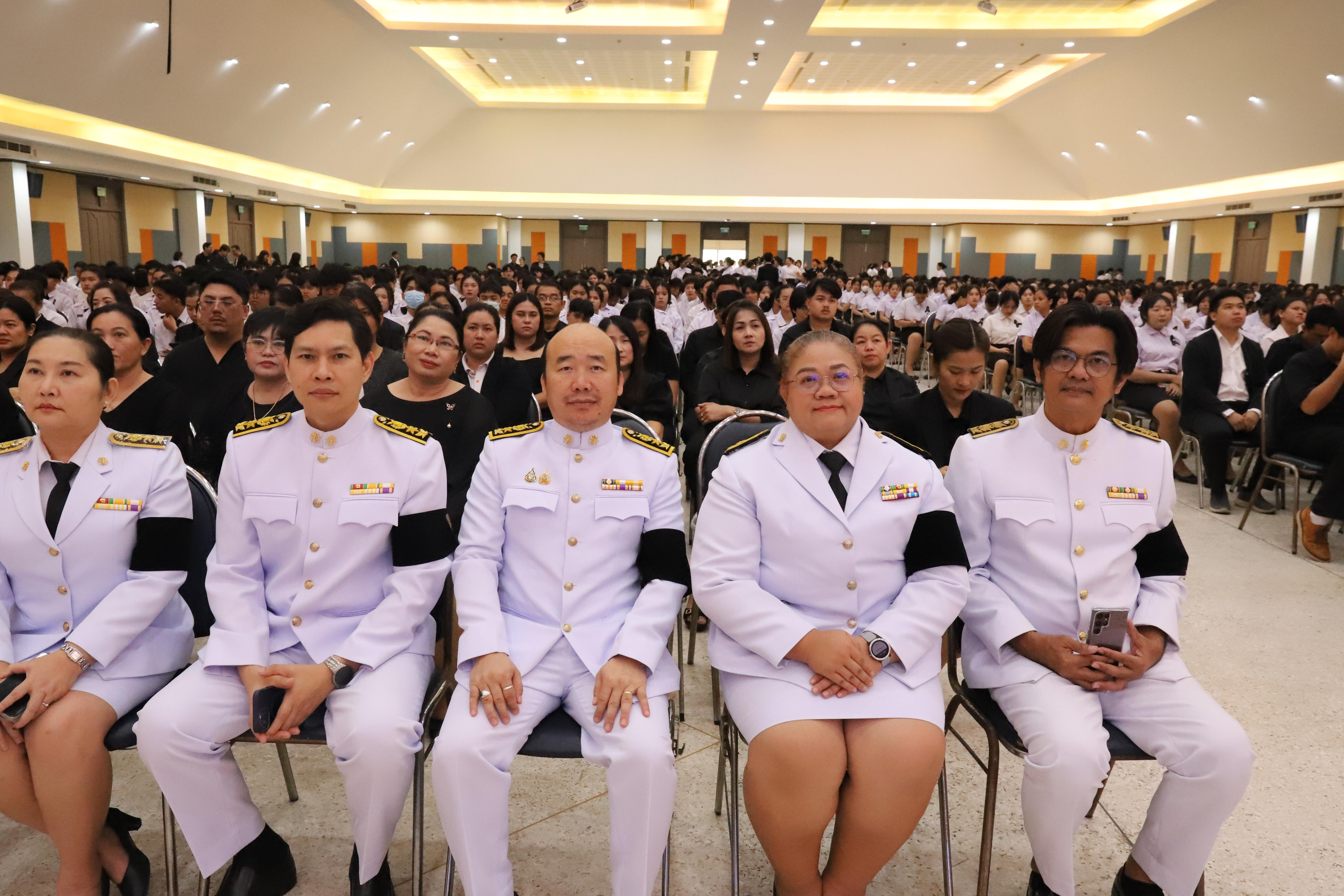 10. จัดพิธีถวายความอาลัยและน้อมรำลึกในพระมหากรุณาธิคุณ