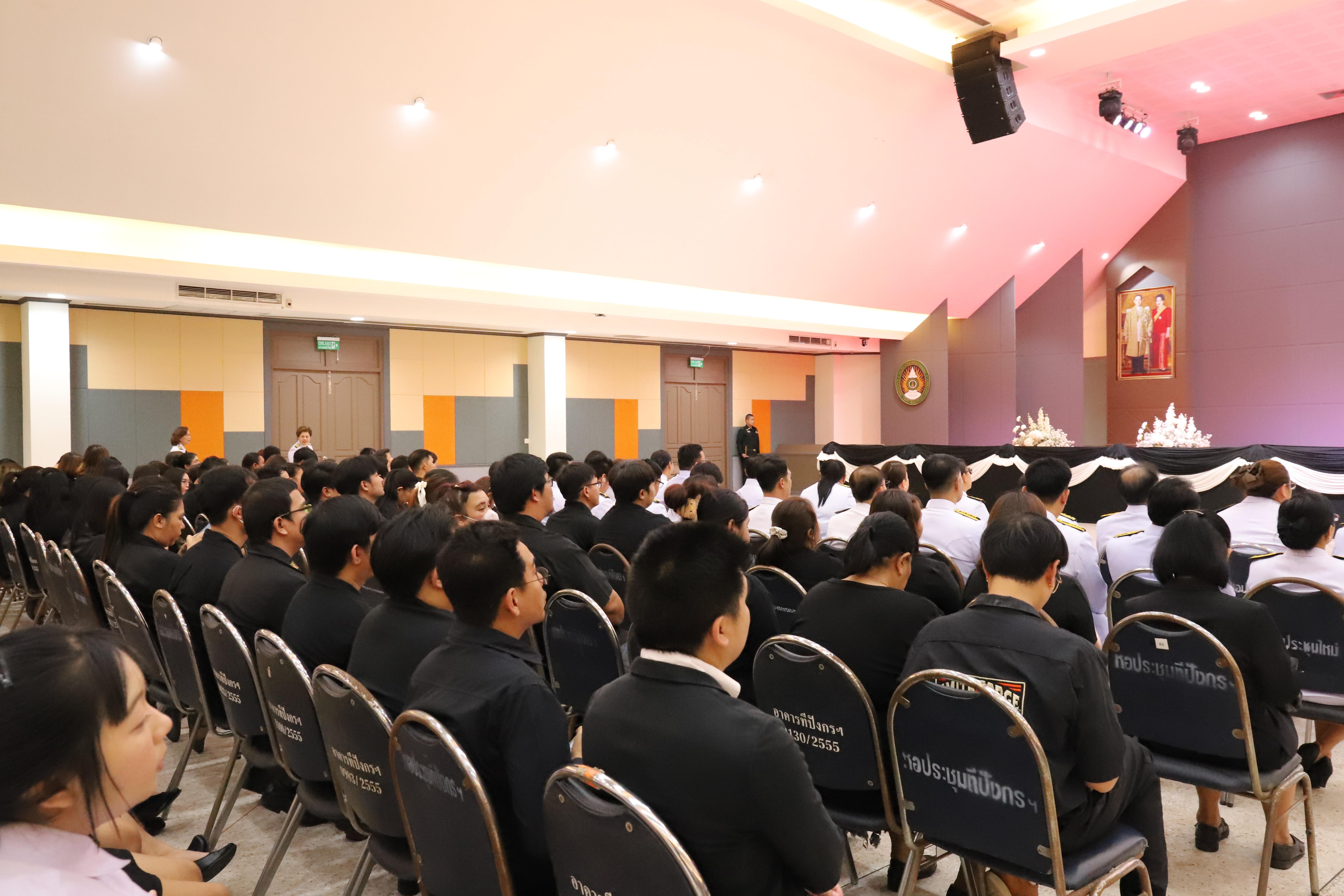 11. จัดพิธีถวายความอาลัยและน้อมรำลึกในพระมหากรุณาธิคุณ