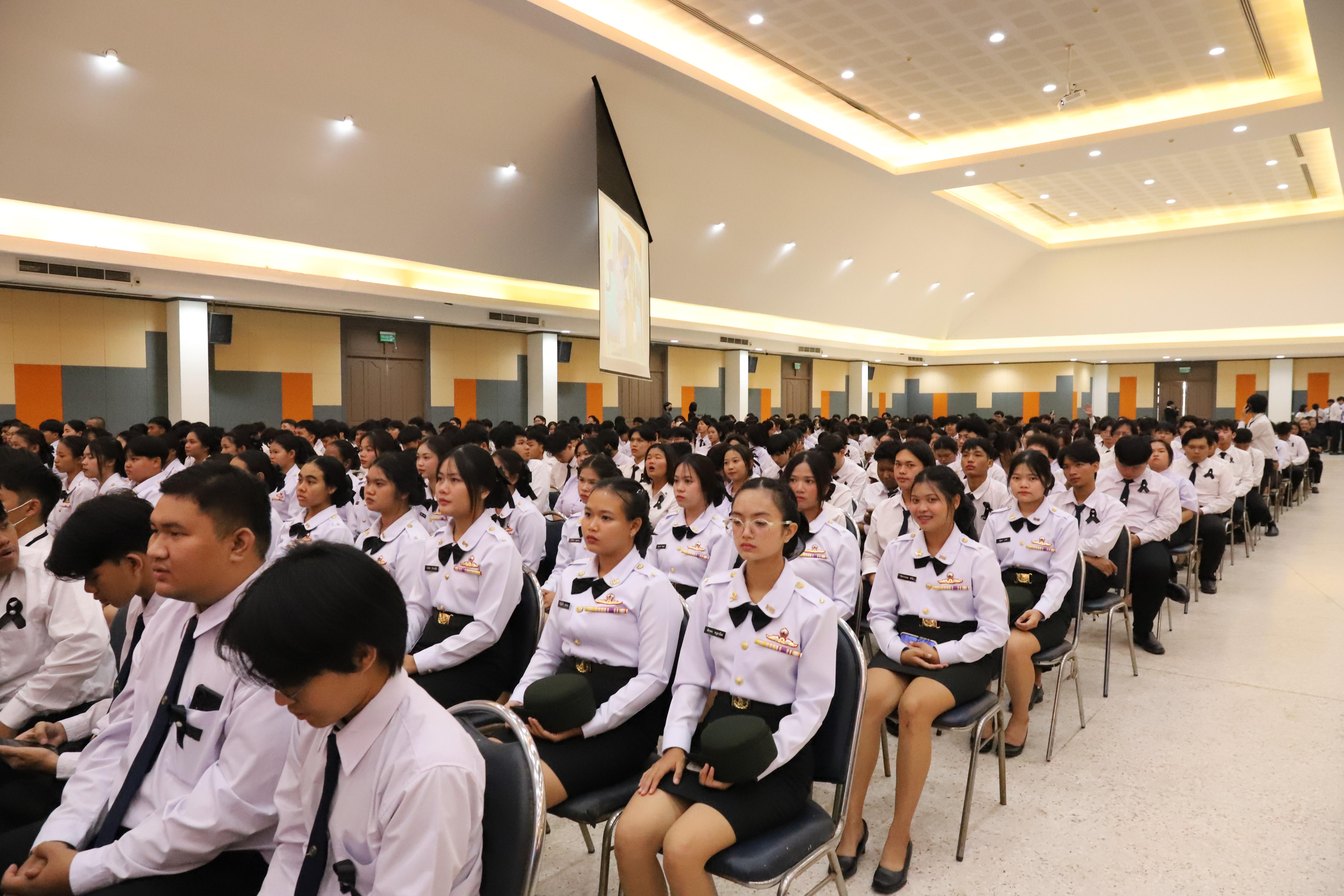 15. จัดพิธีถวายความอาลัยและน้อมรำลึกในพระมหากรุณาธิคุณ