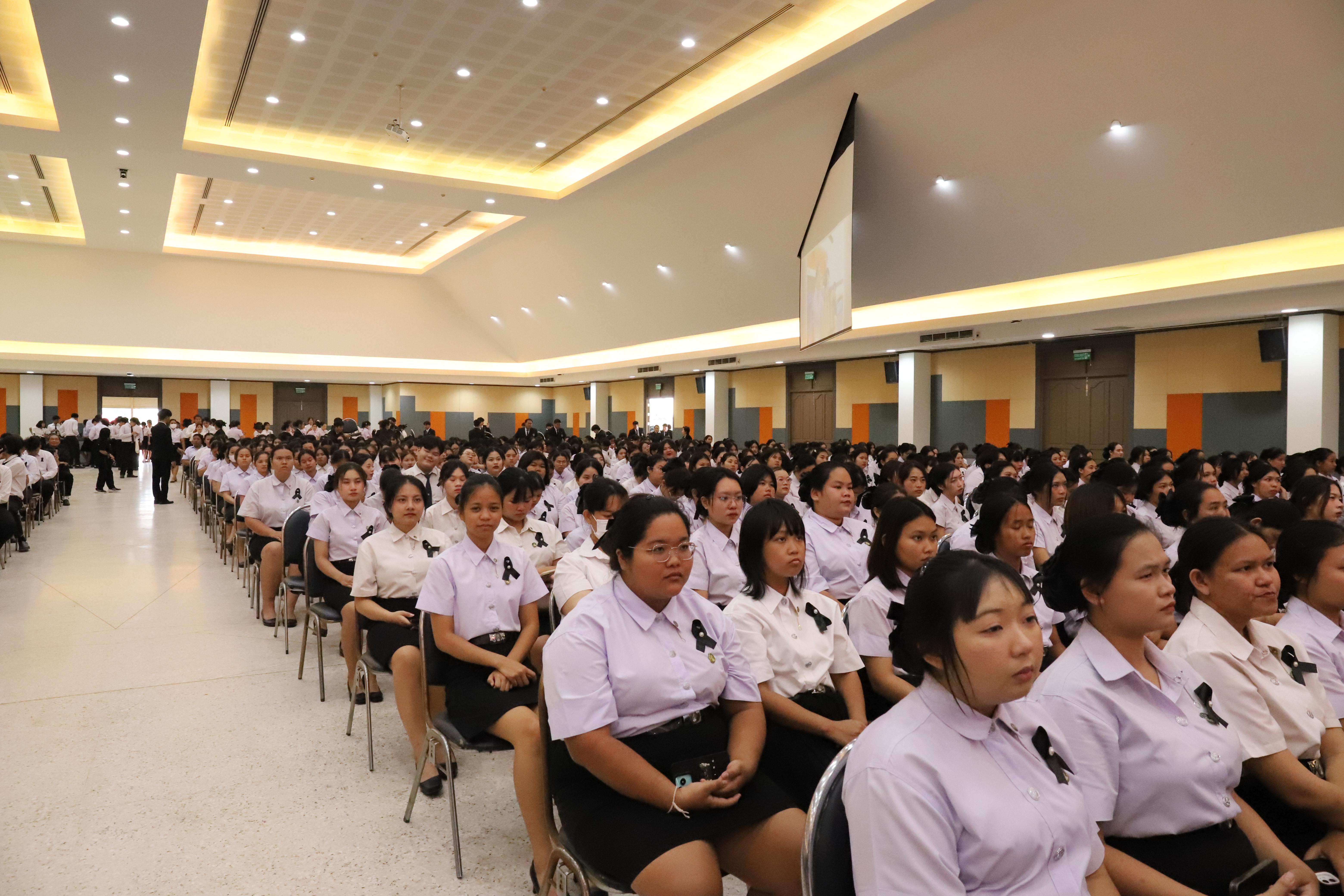 16. จัดพิธีถวายความอาลัยและน้อมรำลึกในพระมหากรุณาธิคุณ