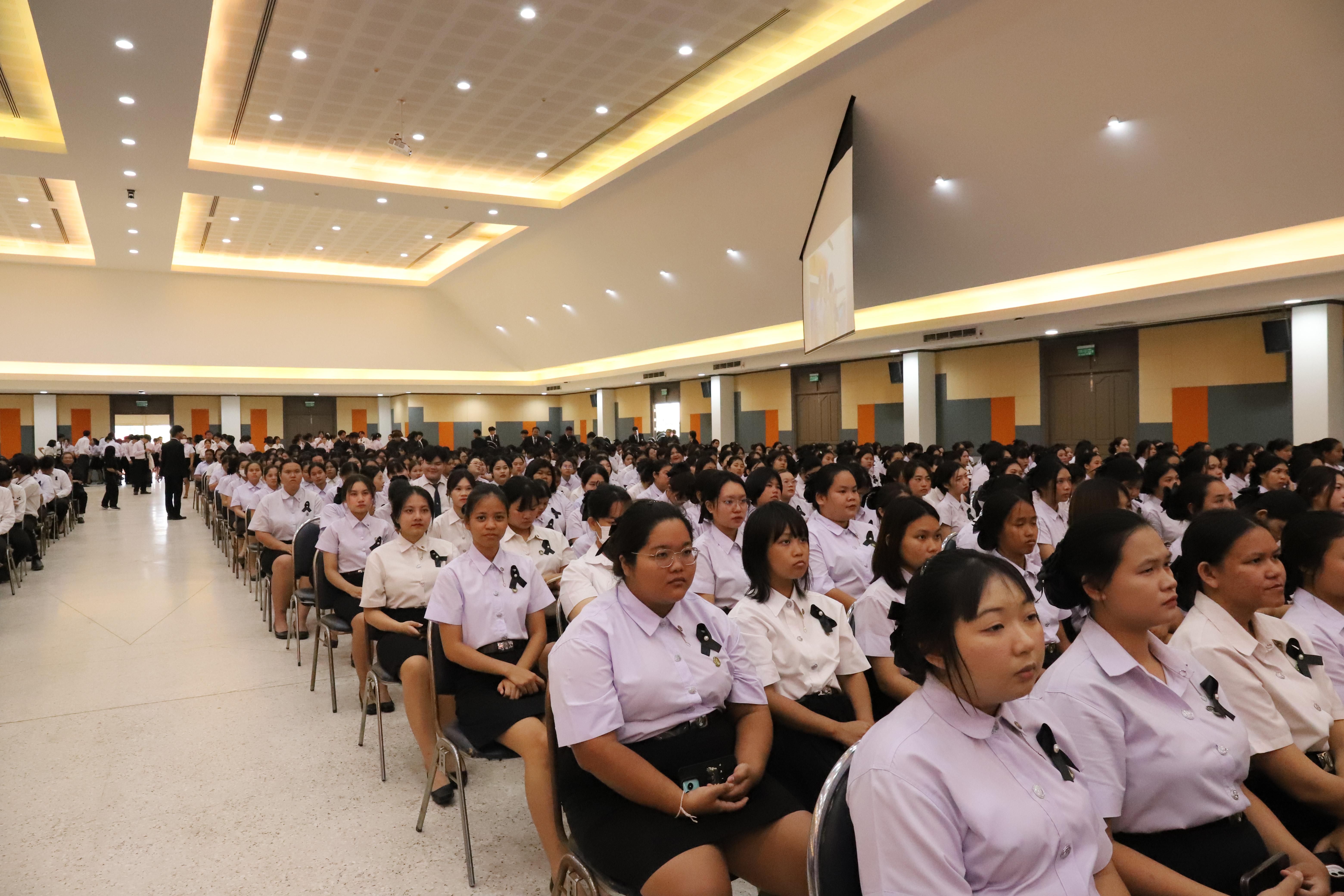 17. จัดพิธีถวายความอาลัยและน้อมรำลึกในพระมหากรุณาธิคุณ