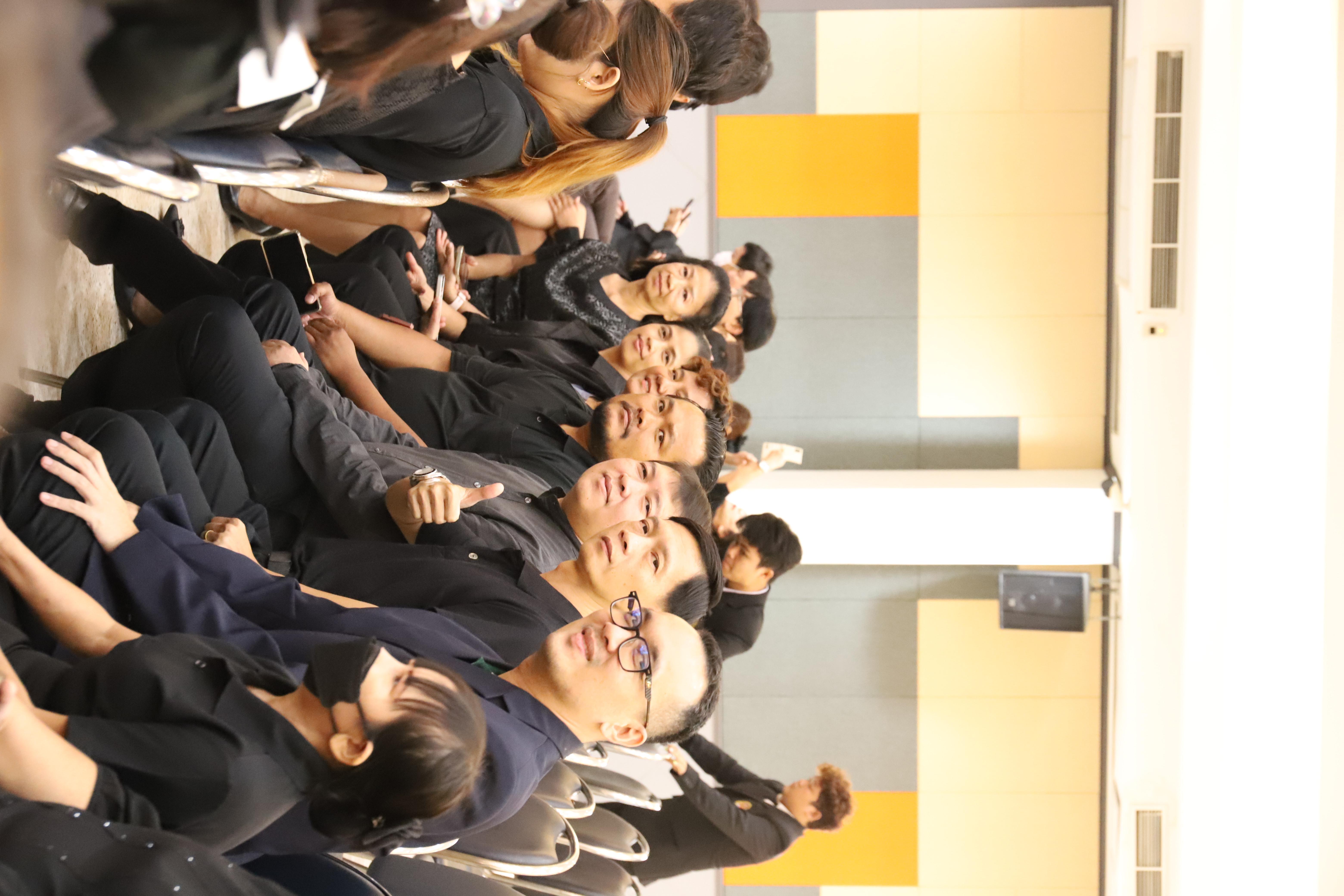 22. จัดพิธีถวายความอาลัยและน้อมรำลึกในพระมหากรุณาธิคุณ