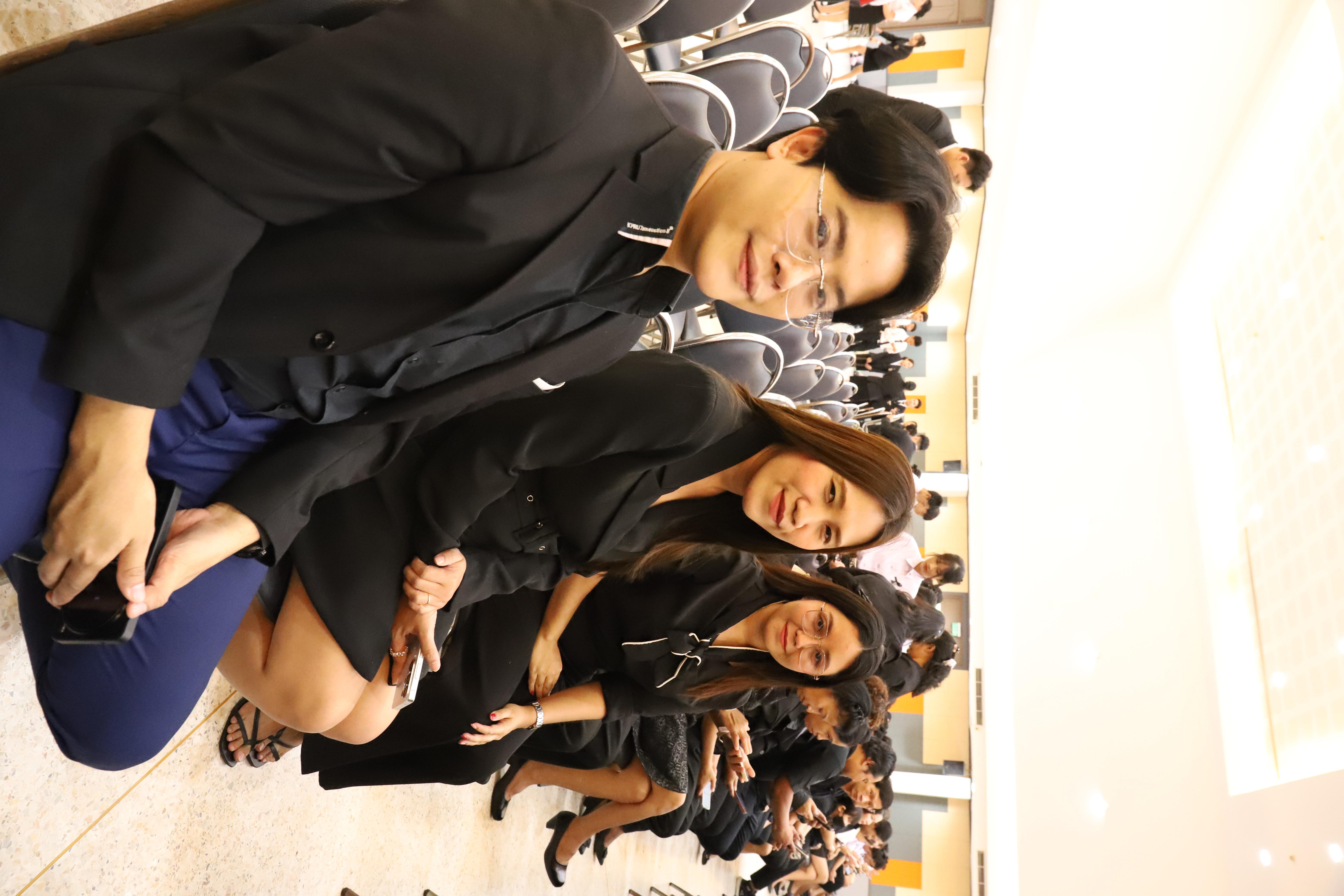 24. จัดพิธีถวายความอาลัยและน้อมรำลึกในพระมหากรุณาธิคุณ