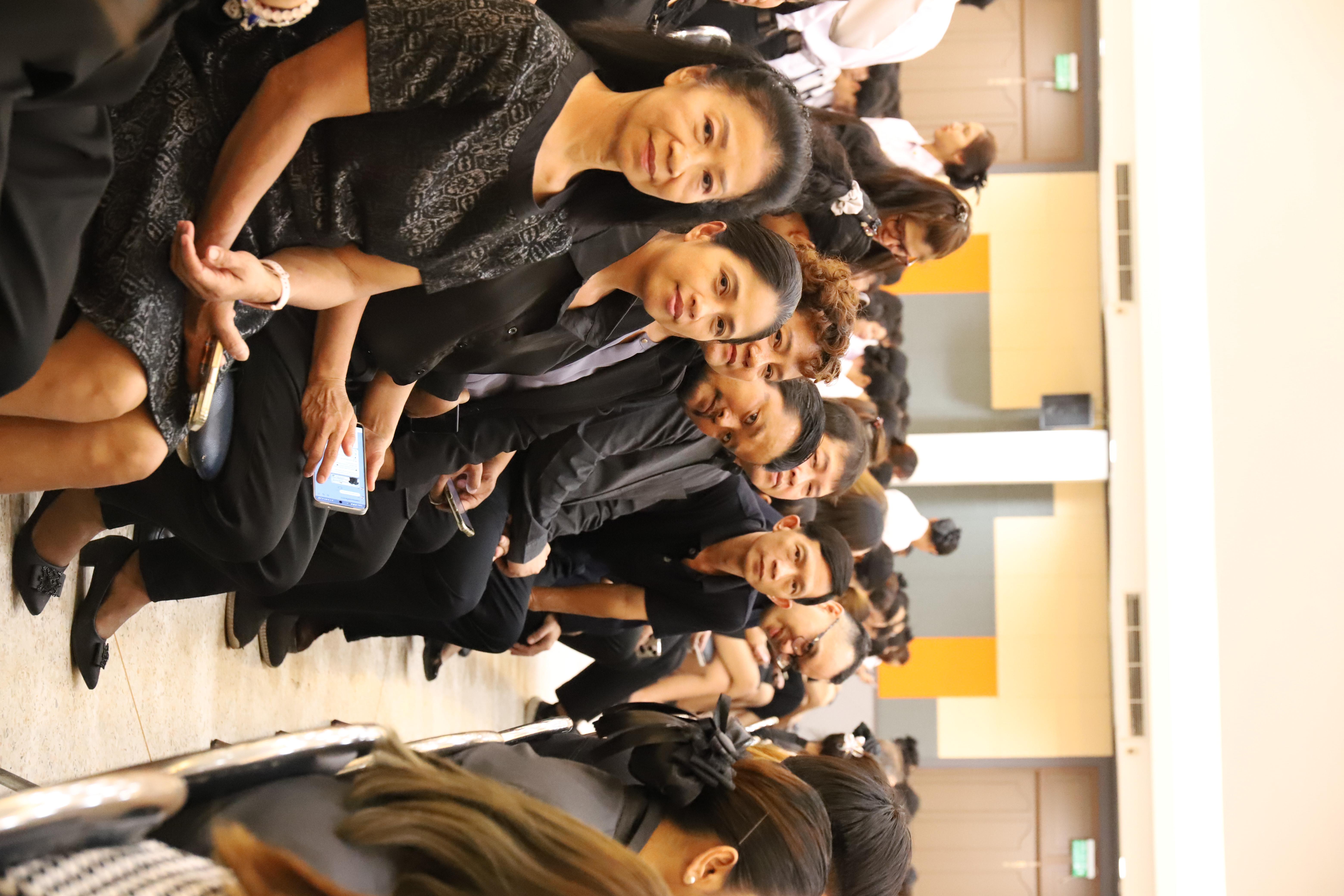 26. จัดพิธีถวายความอาลัยและน้อมรำลึกในพระมหากรุณาธิคุณ