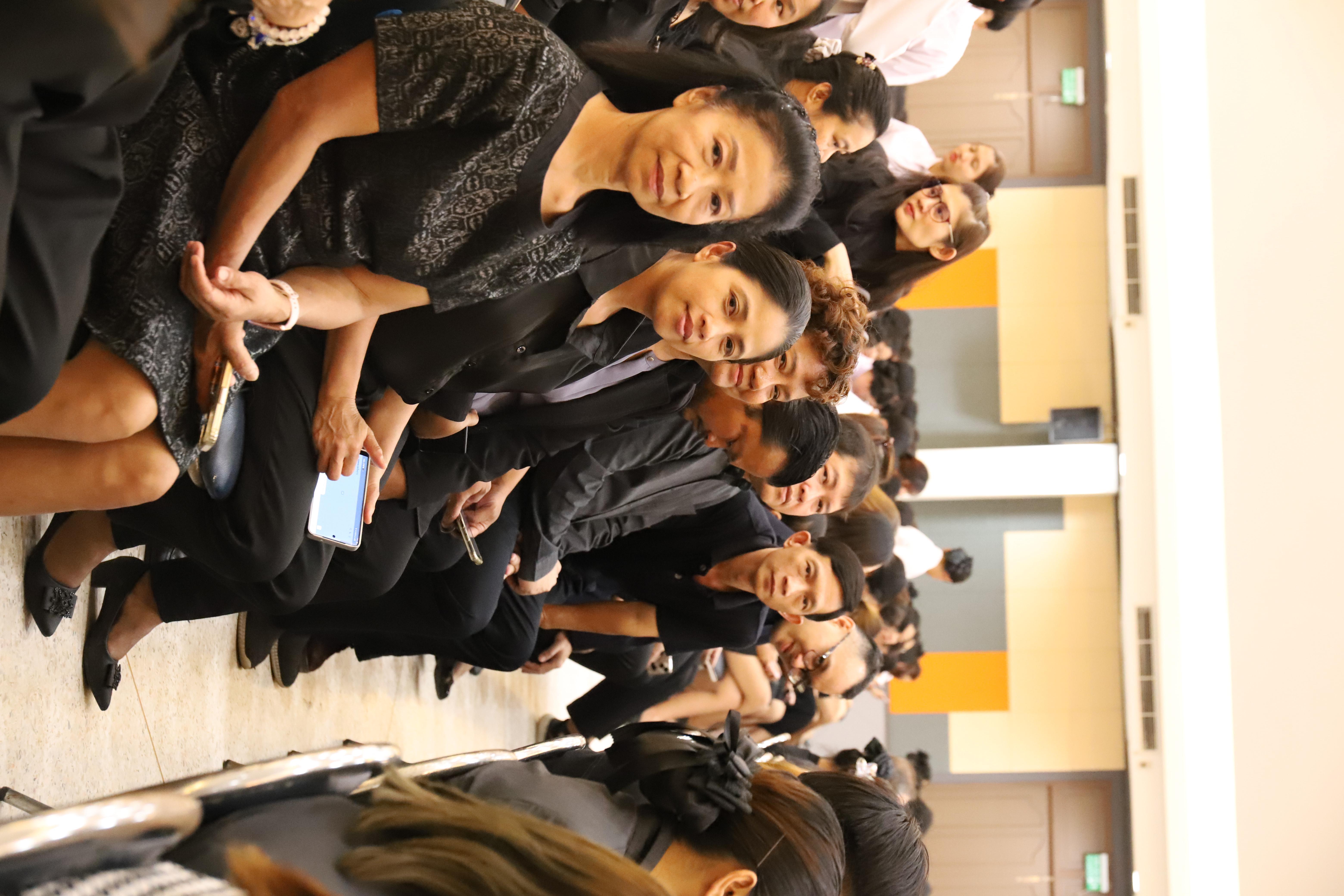 30. จัดพิธีถวายความอาลัยและน้อมรำลึกในพระมหากรุณาธิคุณ