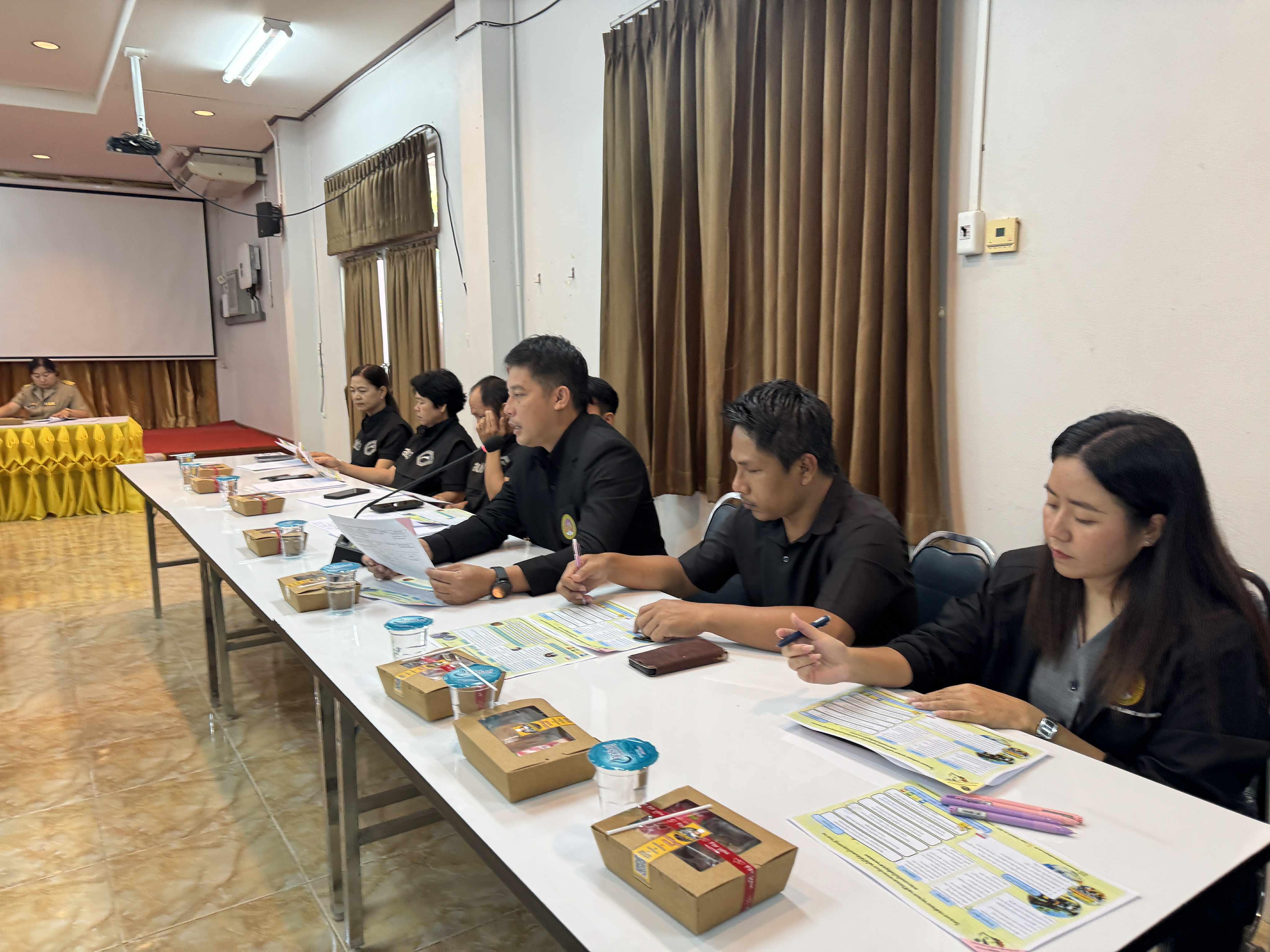 13. ประชุมการสภาองค์การบริหารส่วนตำบลทรงธรรม สมัยวิสามัญ สมัยที่ 2  ประจำปี พ.ศ. 2568